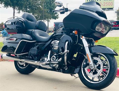 2018 Harley-Davidson Road Glide® Ultra in Plano, Texas - Photo 2