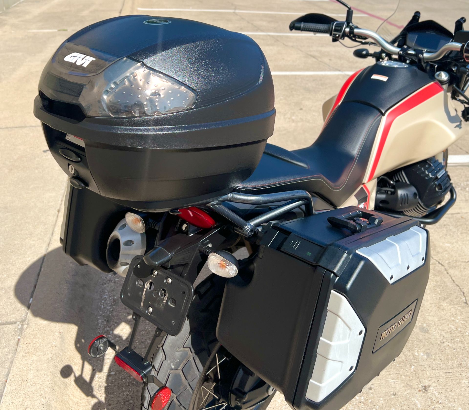 2020 Moto Guzzi V85 TT Travel in Plano, Texas - Photo 4