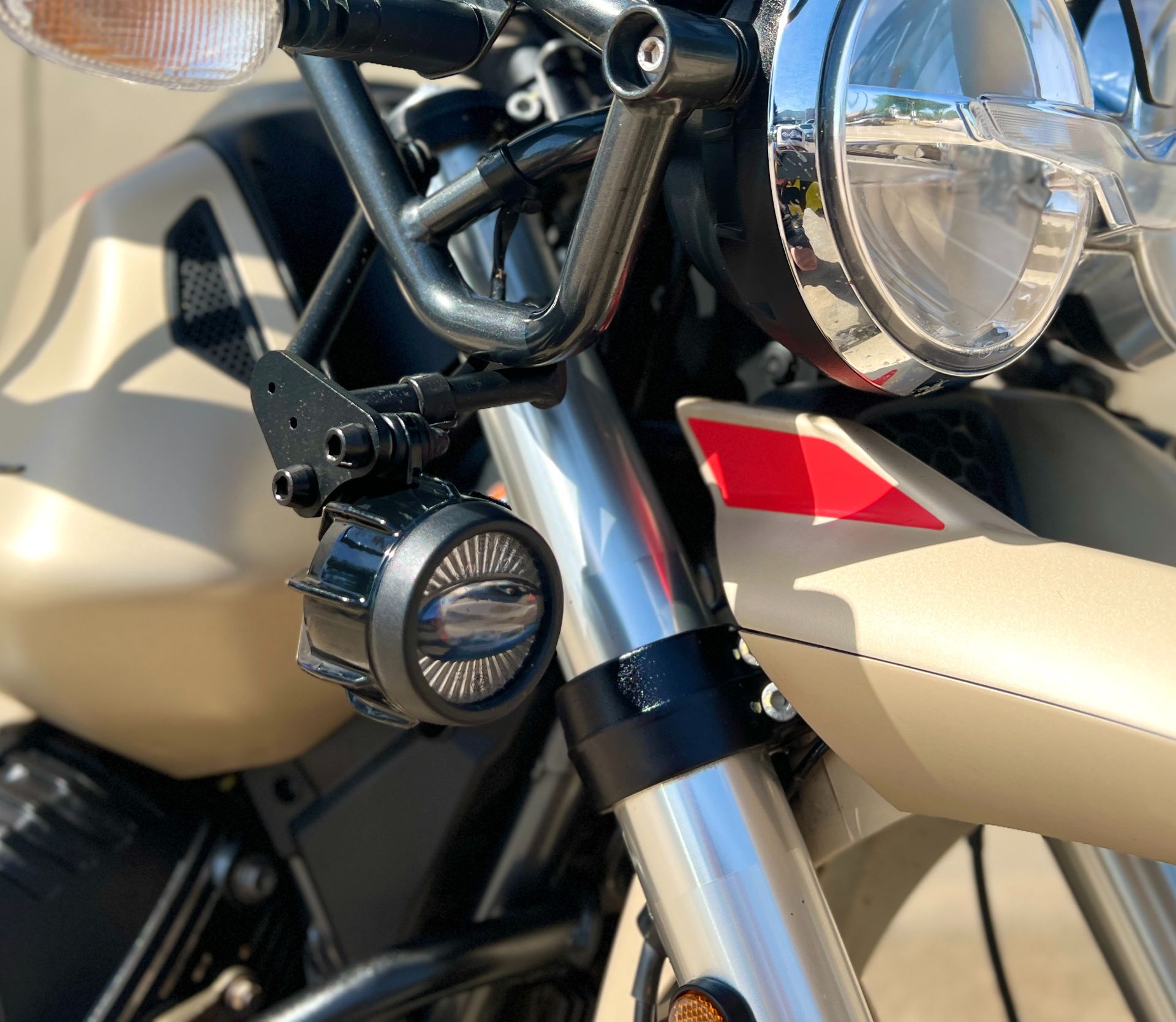 2020 Moto Guzzi V85 TT Travel in Plano, Texas - Photo 6