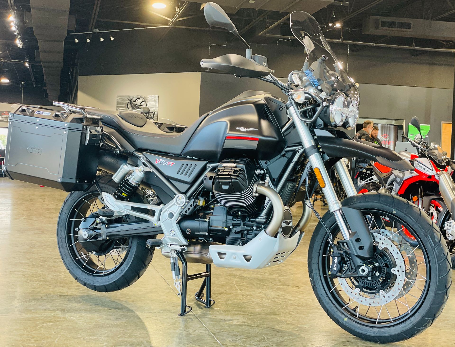 2021 Moto Guzzi V85 TT E5 in Plano, Texas - Photo 2