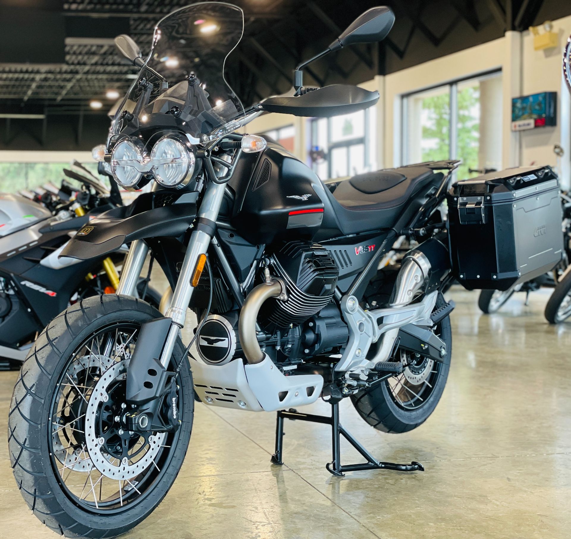 2021 Moto Guzzi V85 TT E5 in Plano, Texas - Photo 5