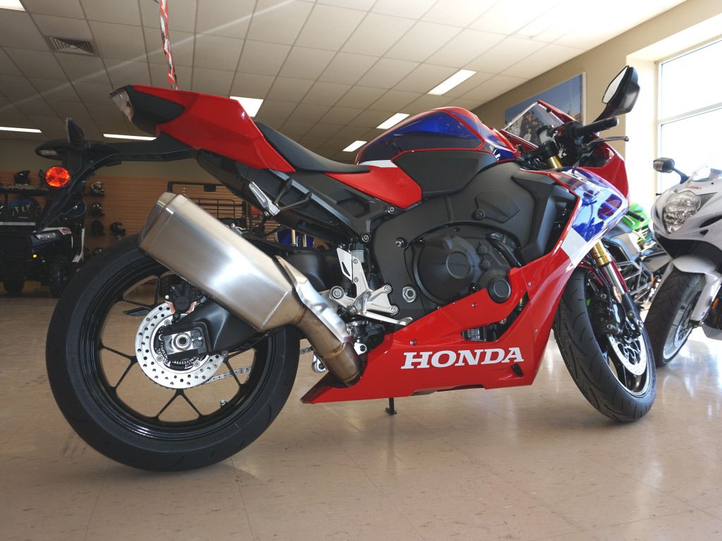 2022 Honda CBR1000RR in Everett, Pennsylvania - Photo 2