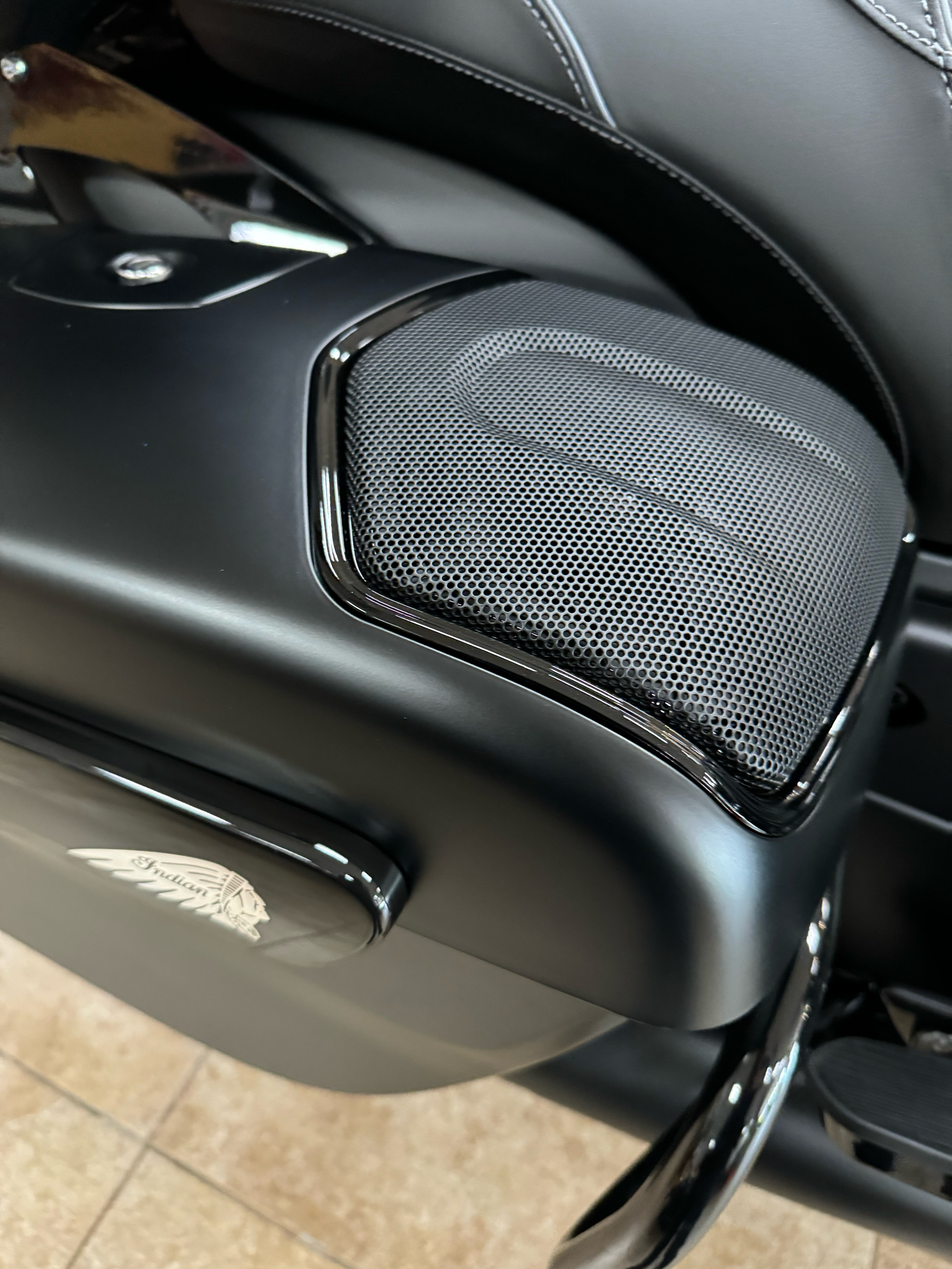 2024 Indian Motorcycle Pursuit® Dark Horse® with PowerBand Audio Package in Mineola, New York - Photo 8