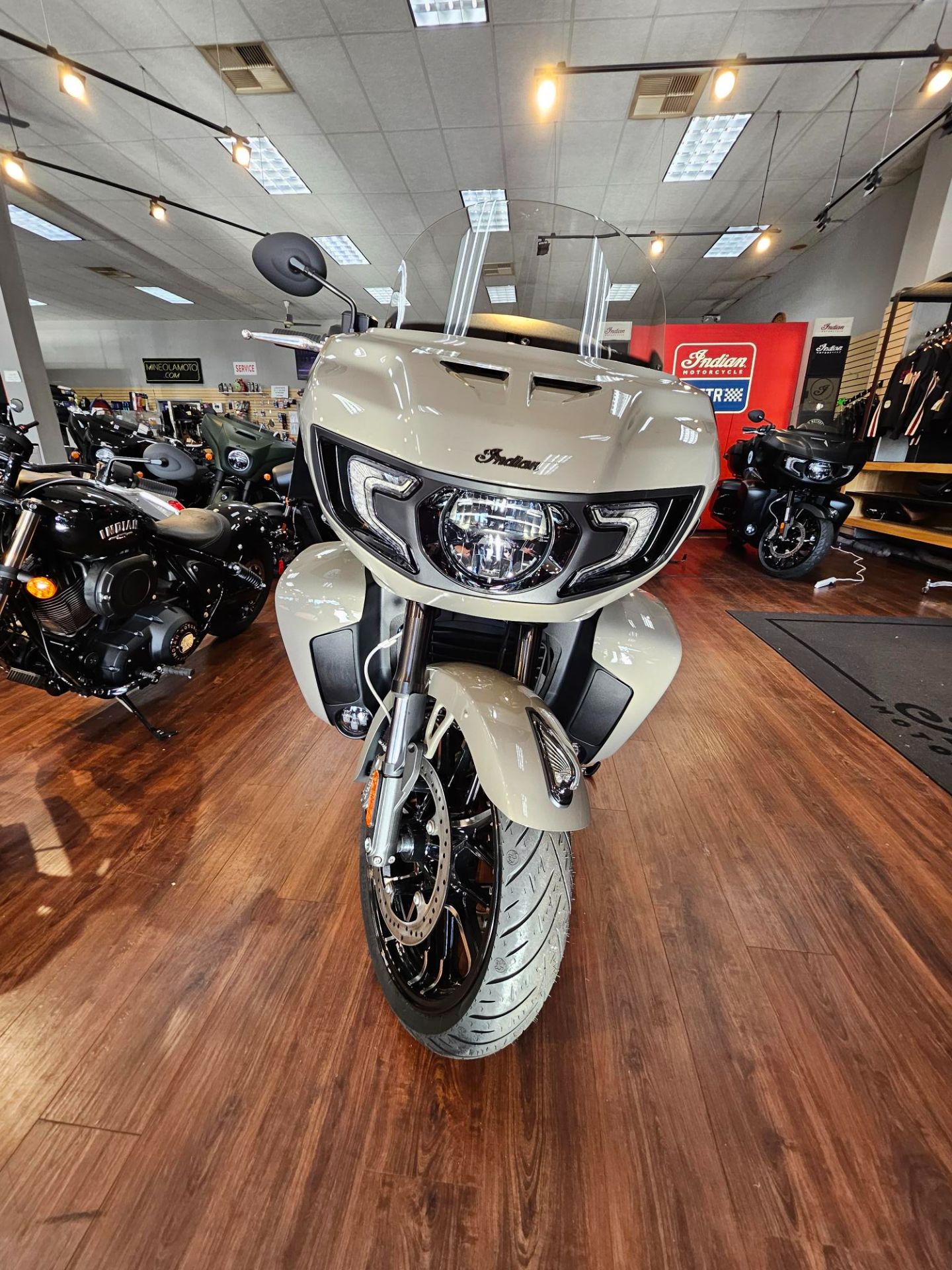 2023 Indian Motorcycle Pursuit® Dark Horse® Icon with Premium Package in Mineola, New York - Photo 2