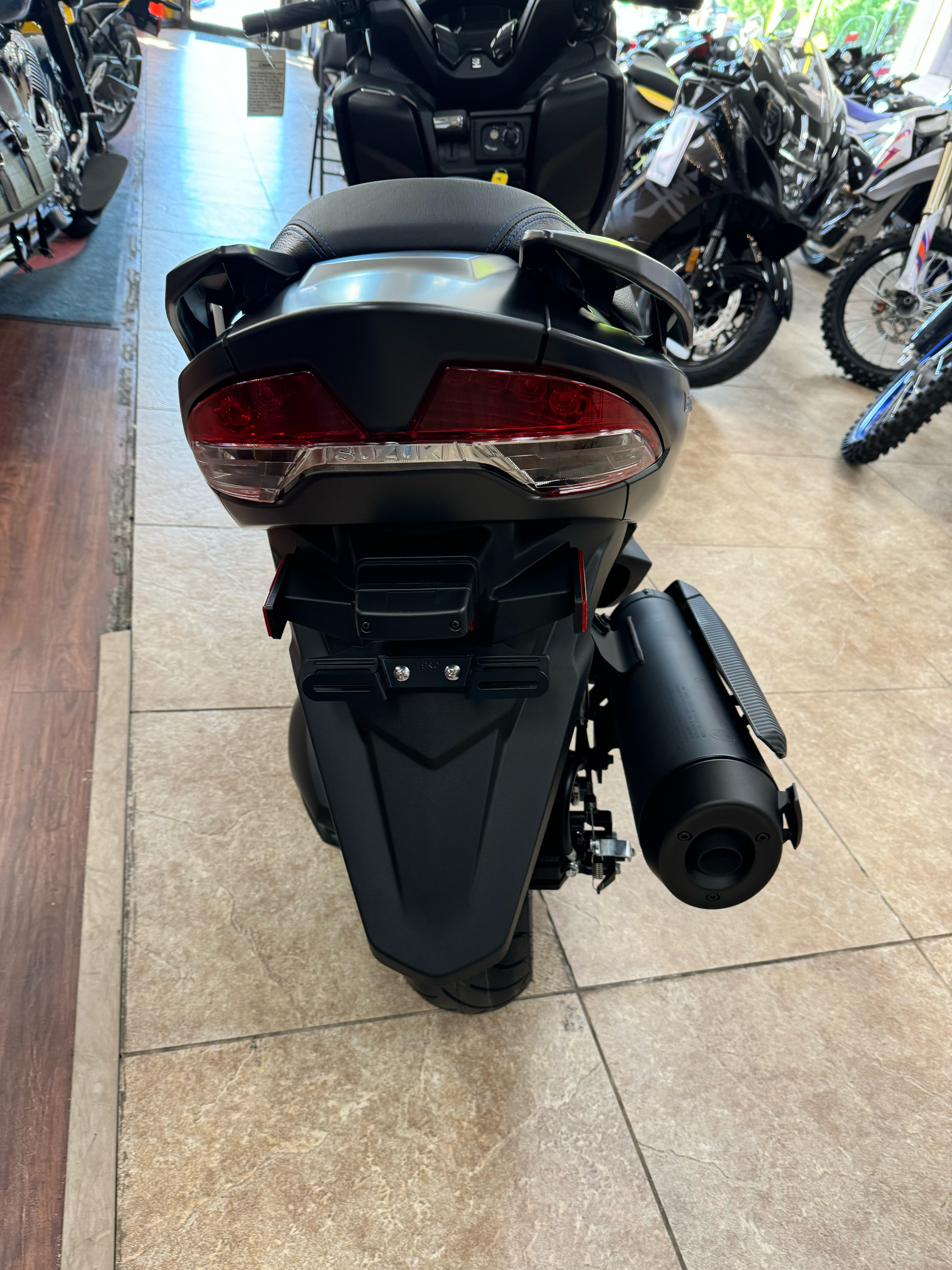 2025 Suzuki Burgman 400 in Mineola, New York - Photo 9