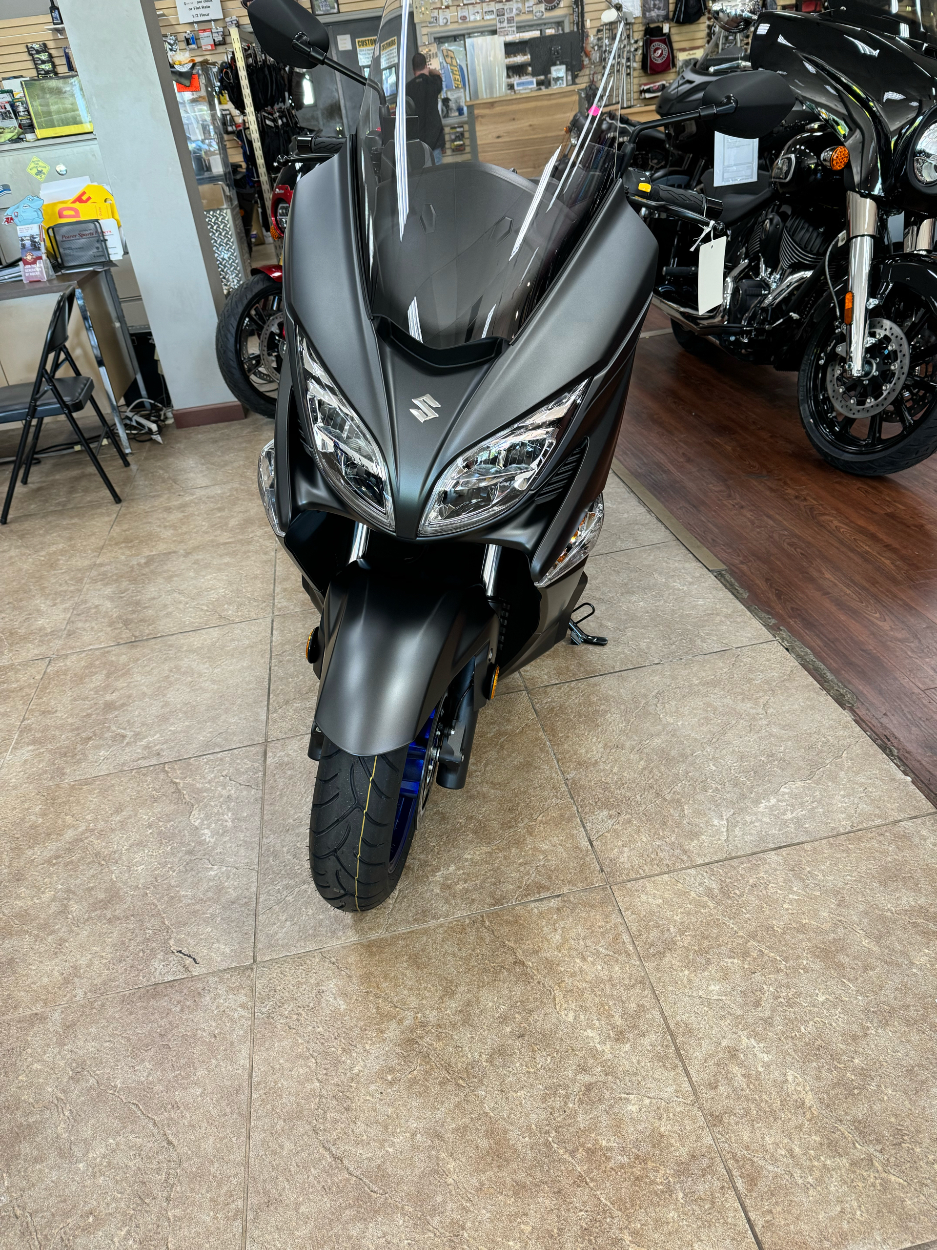 2025 Suzuki Burgman 400 in Mineola, New York - Photo 10