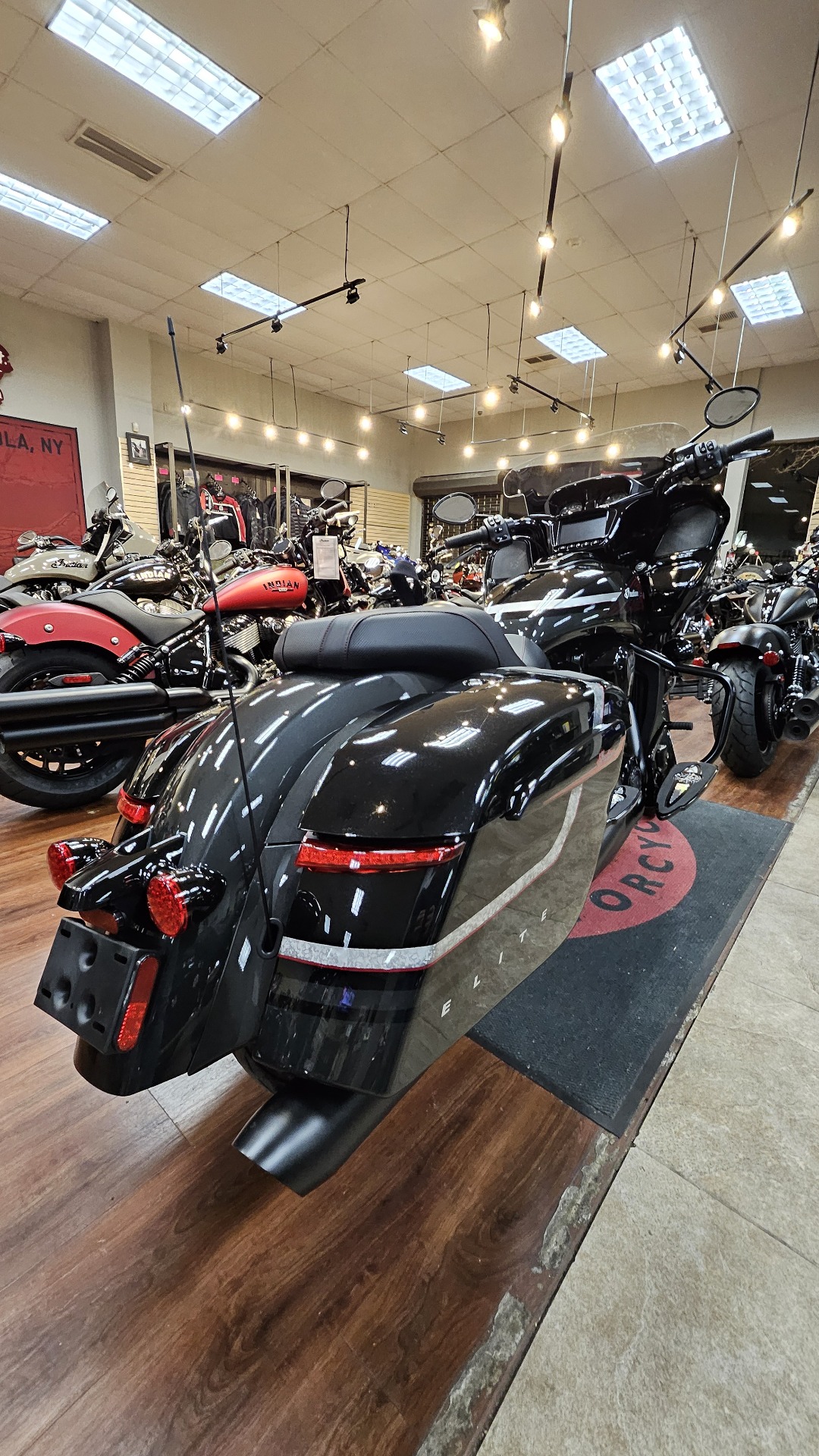 2024 Indian Motorcycle Challenger® Elite in Mineola, New York - Photo 1