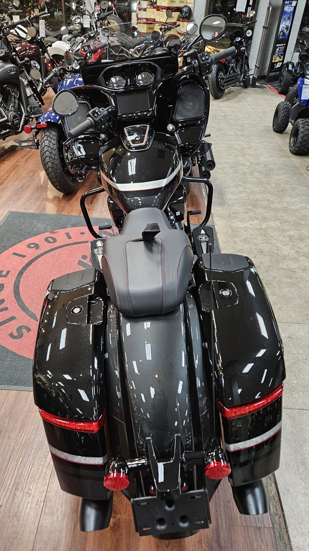 2024 Indian Motorcycle Challenger® Elite in Mineola, New York - Photo 6
