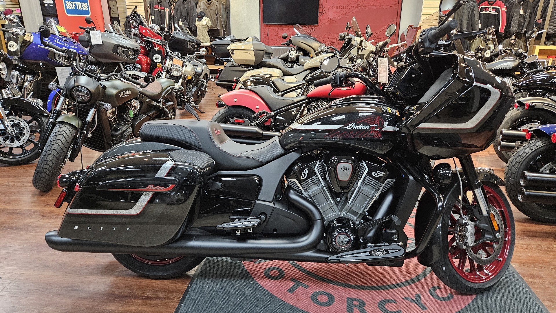 2024 Indian Motorcycle Challenger® Elite in Mineola, New York - Photo 1