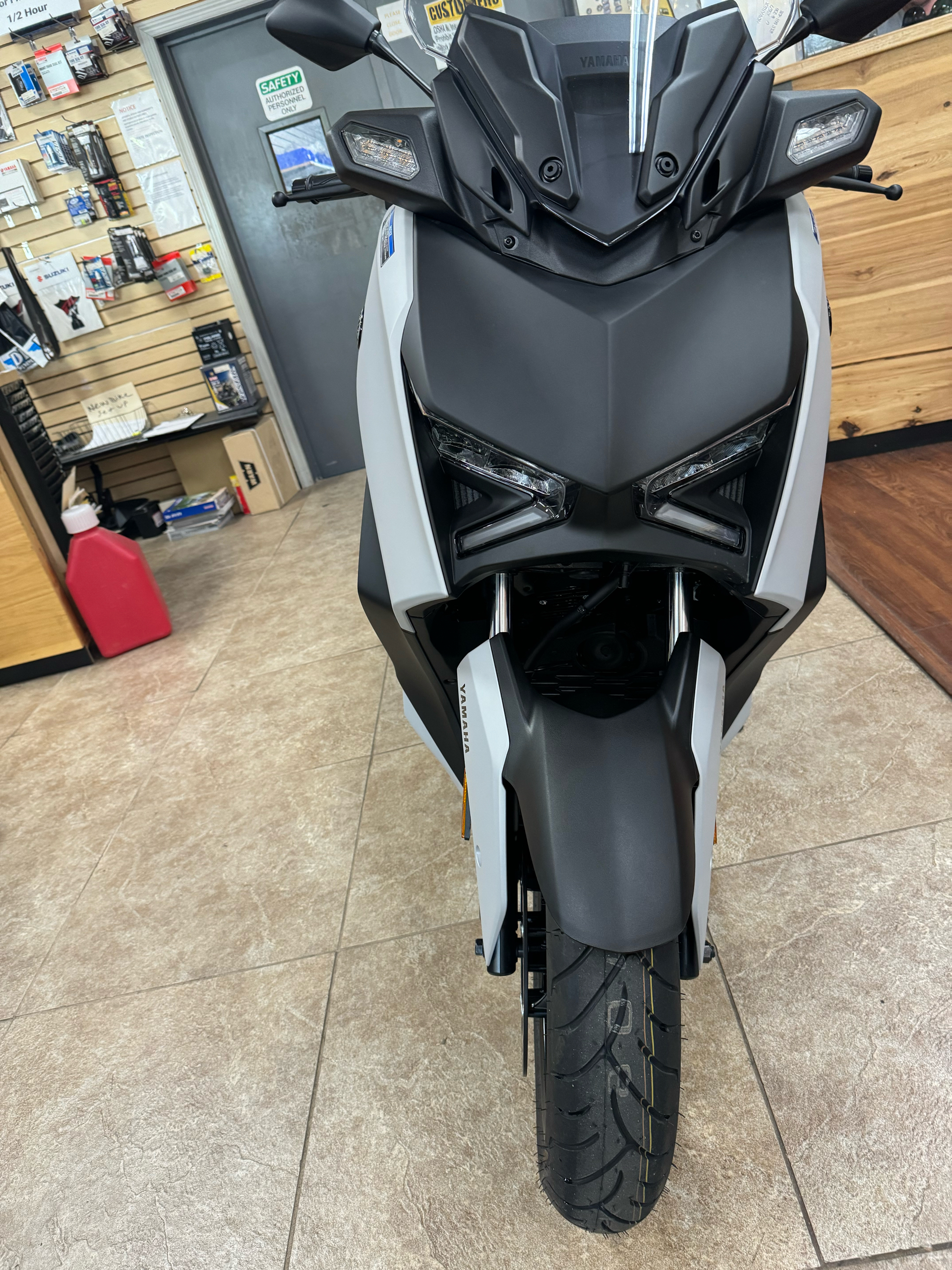 2024 Yamaha XMAX in Mineola, New York - Photo 3