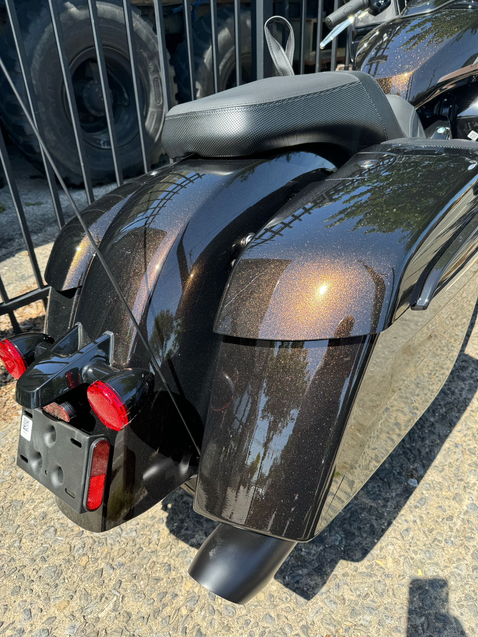 2024 Indian Motorcycle Challenger® Dark Horse® Icon with PowerBand Audio Package in Mineola, New York - Photo 8