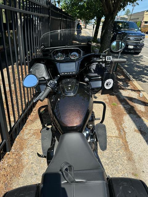2024 Indian Motorcycle Challenger® Dark Horse® Icon with PowerBand Audio Package in Mineola, New York - Photo 9