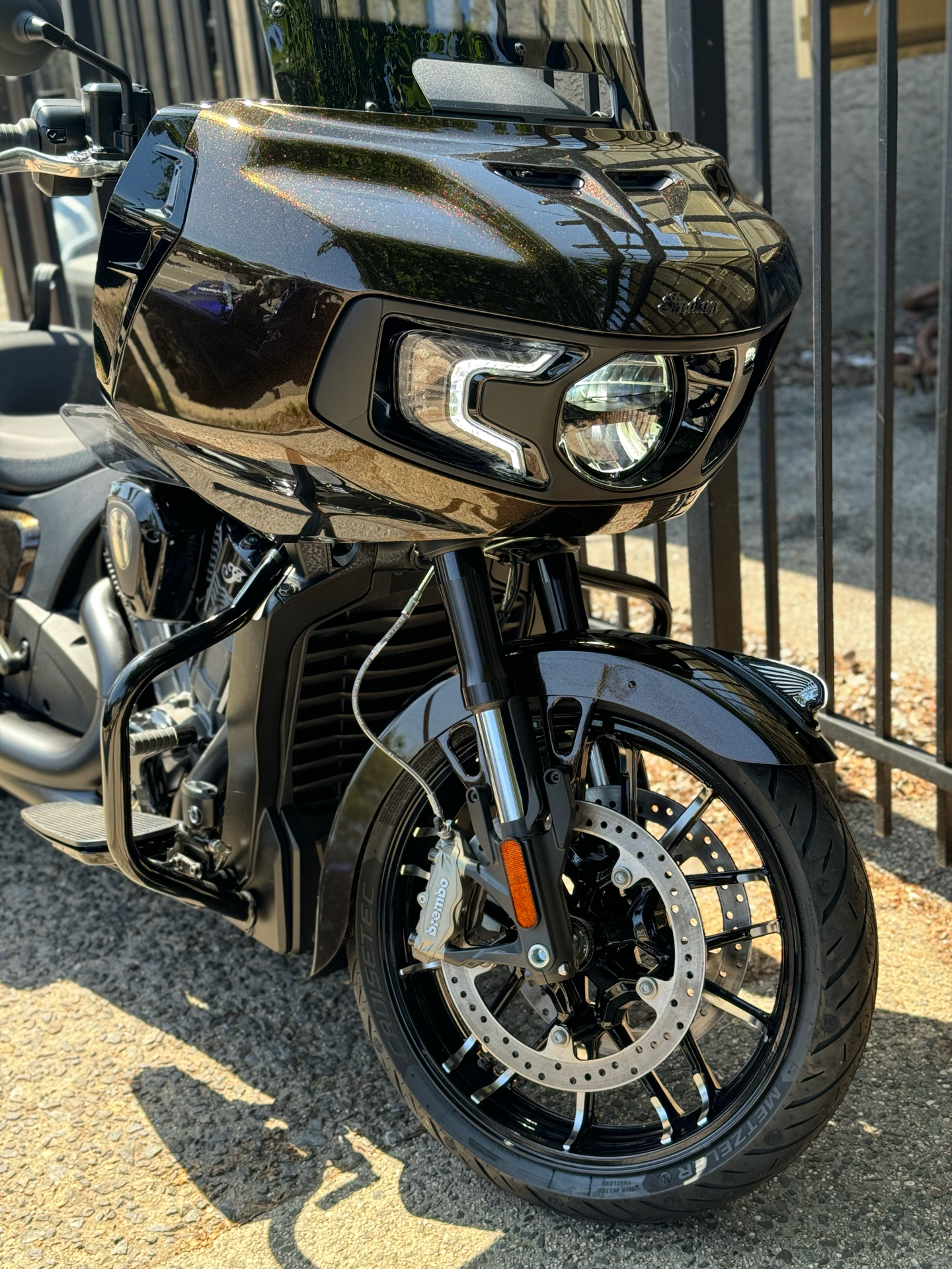 2024 Indian Motorcycle Challenger® Dark Horse® Icon with PowerBand Audio Package in Mineola, New York - Photo 11