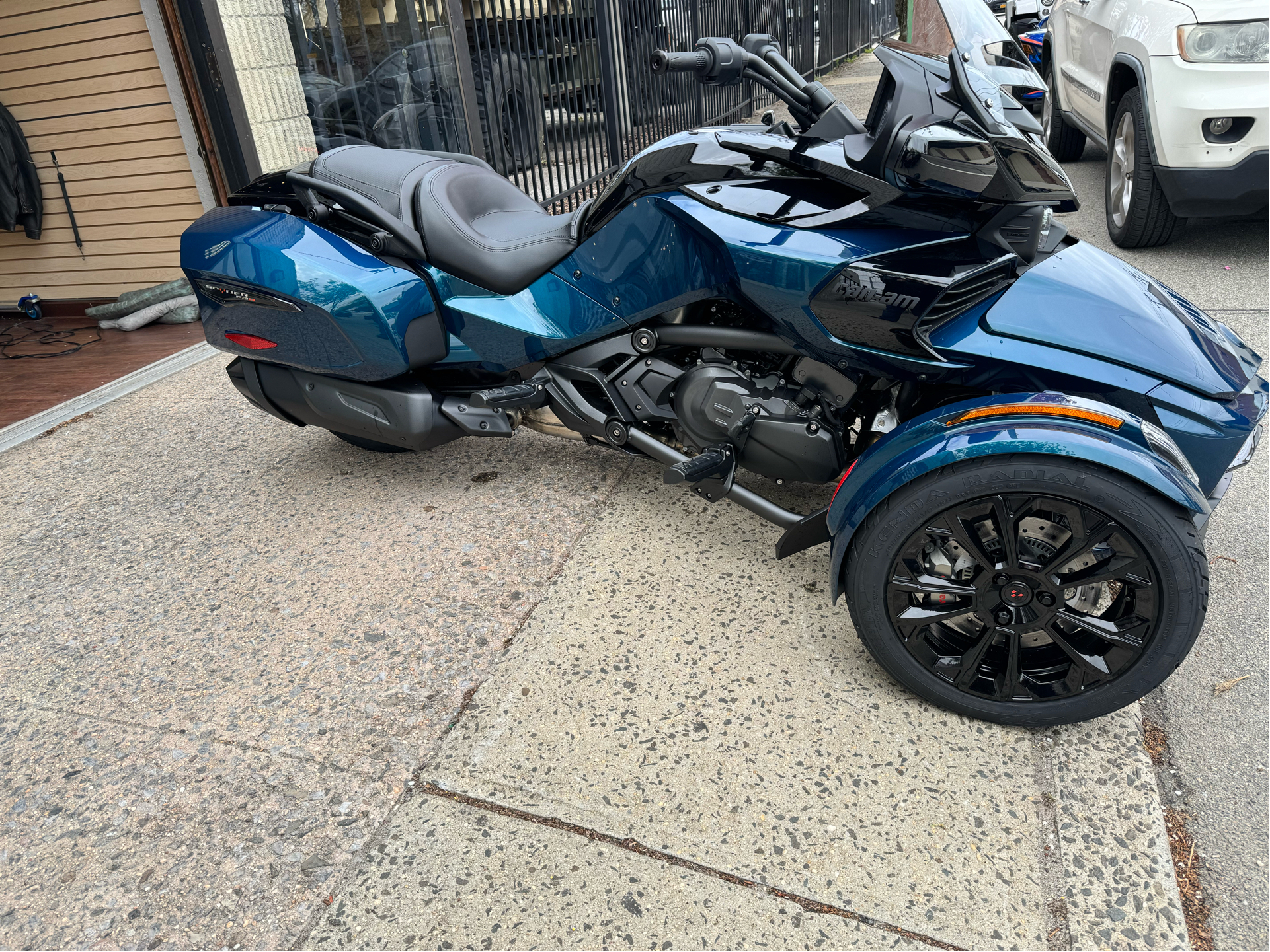 2024 Can-Am SPYDER F3-T in Mineola, New York - Photo 2