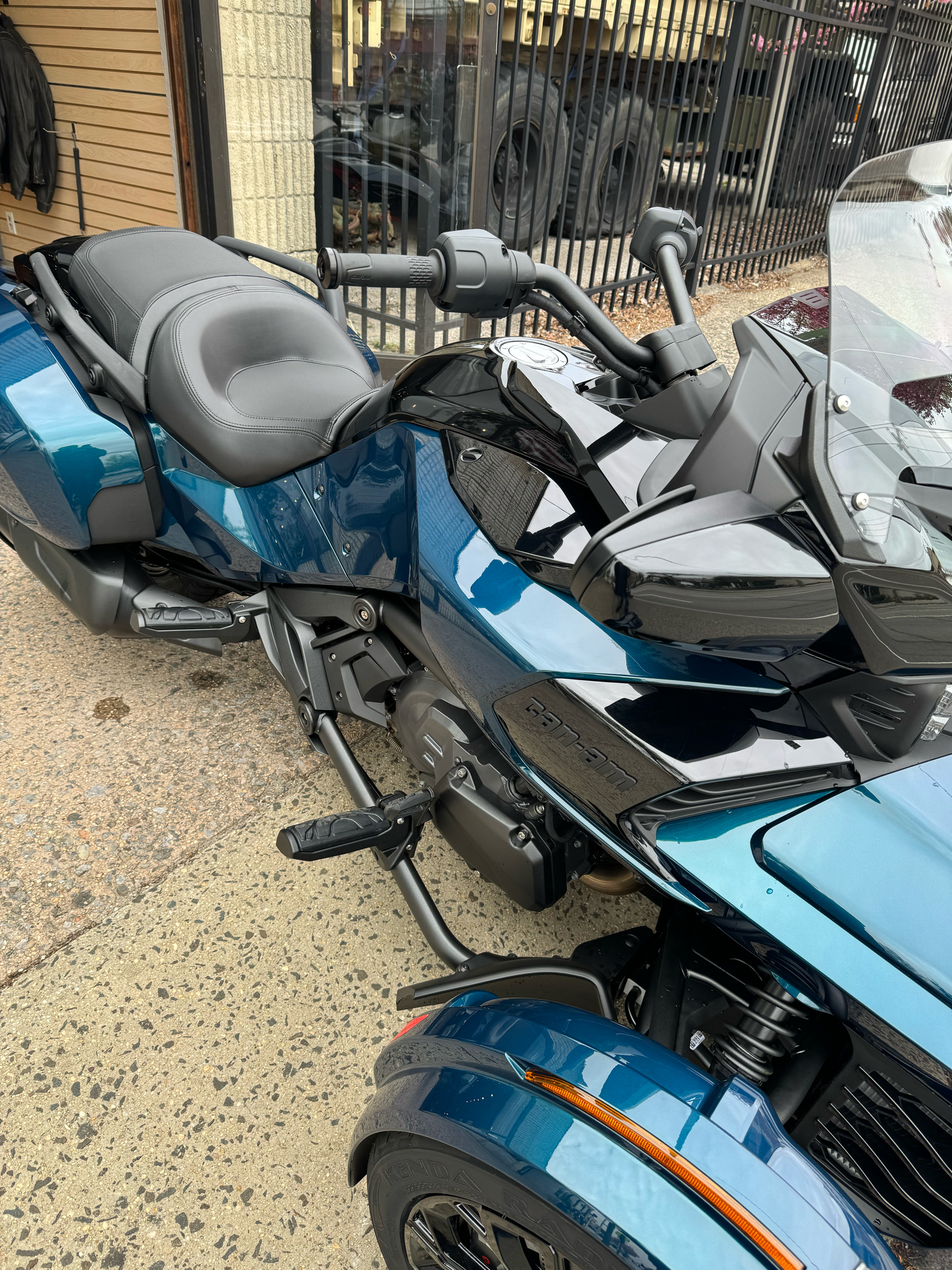 2024 Can-Am SPYDER F3-T in Mineola, New York - Photo 14