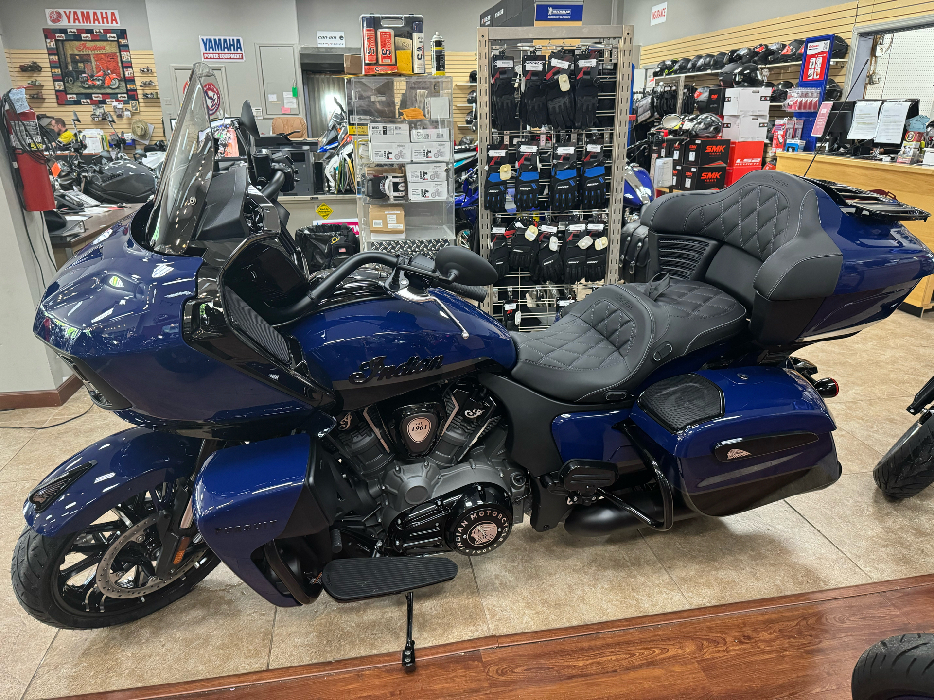 2024 Indian Motorcycle Pursuit® Dark Horse® with PowerBand Audio Package in Mineola, New York - Photo 2