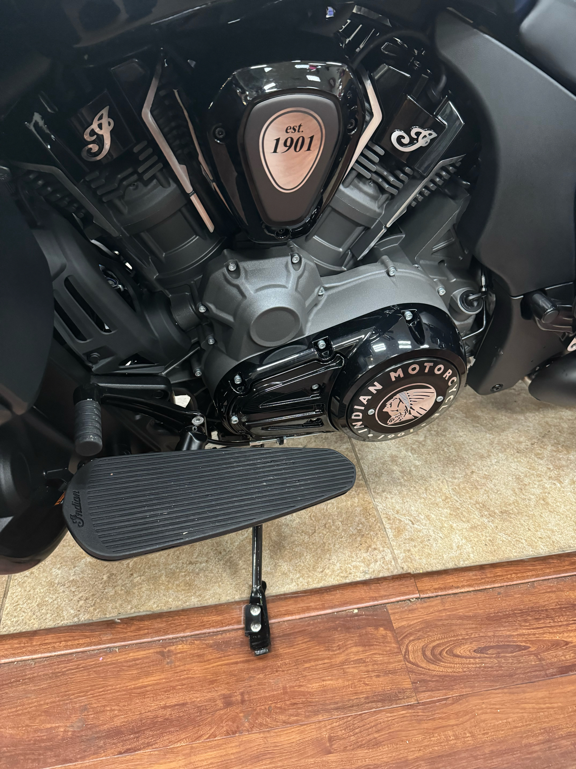 2024 Indian Motorcycle Pursuit® Dark Horse® with PowerBand Audio Package in Mineola, New York - Photo 6
