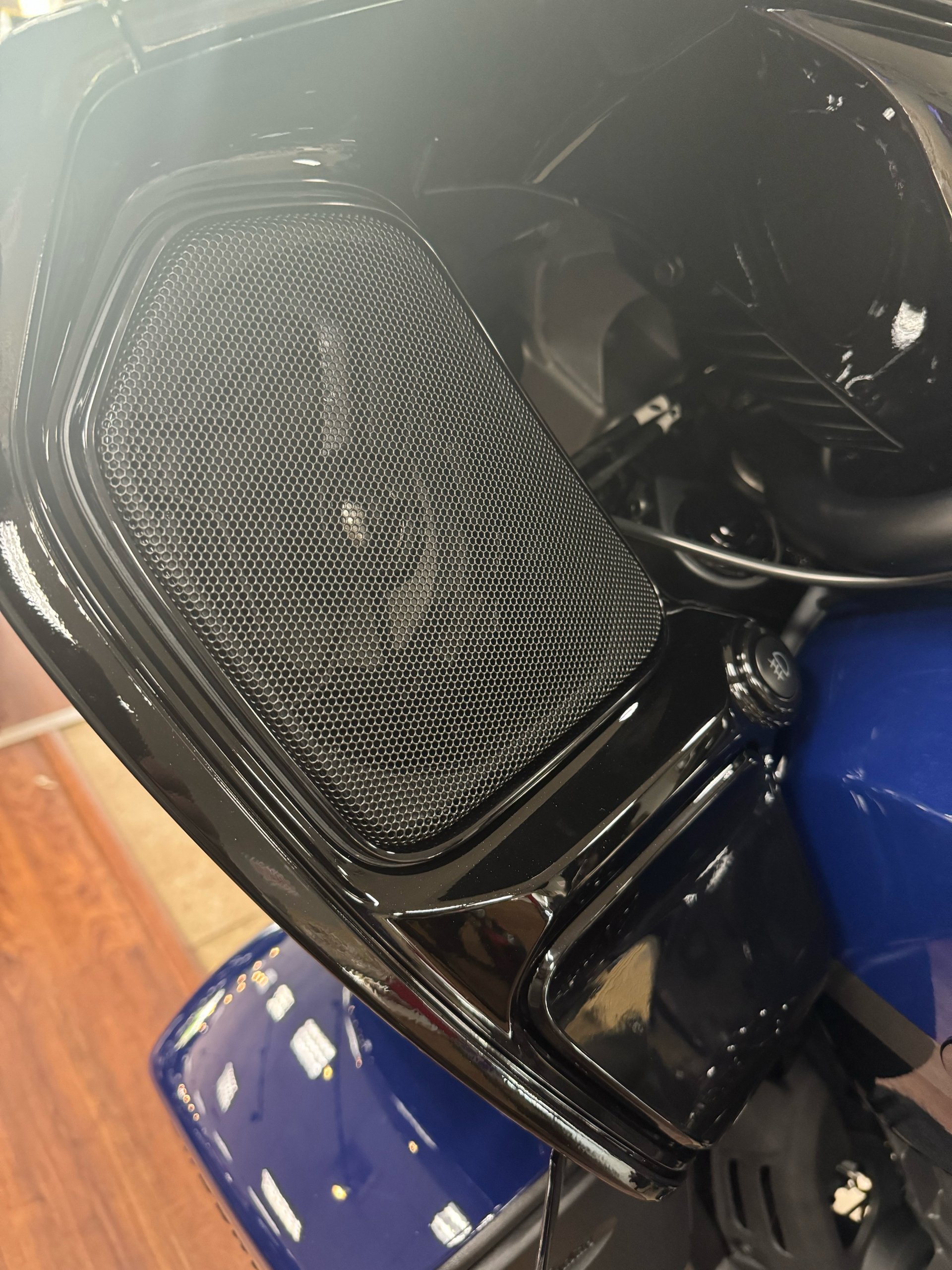 2024 Indian Motorcycle Pursuit® Dark Horse® with PowerBand Audio Package in Mineola, New York - Photo 8