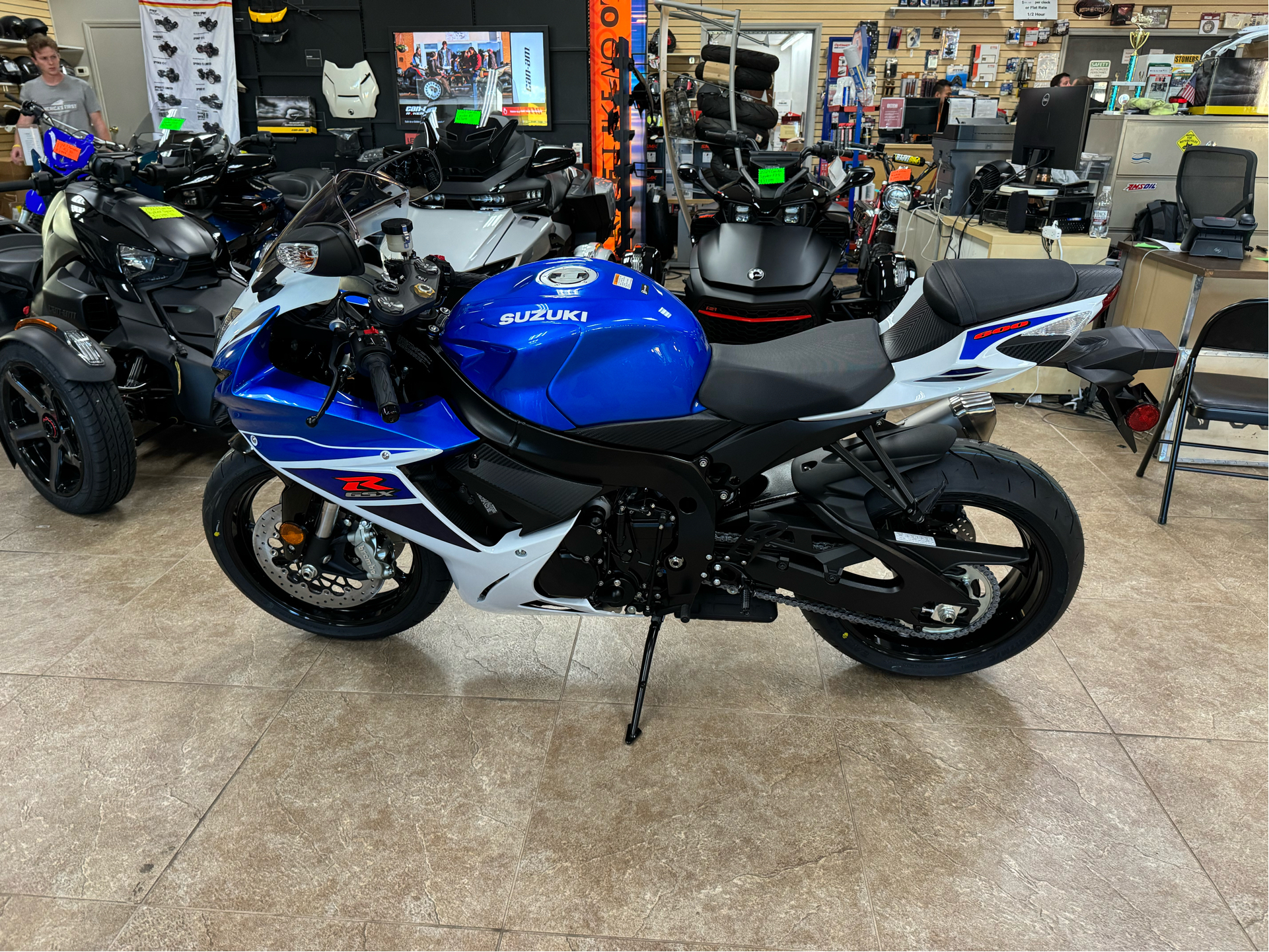 2025 Suzuki GSX-R600Z in Mineola, New York - Photo 3