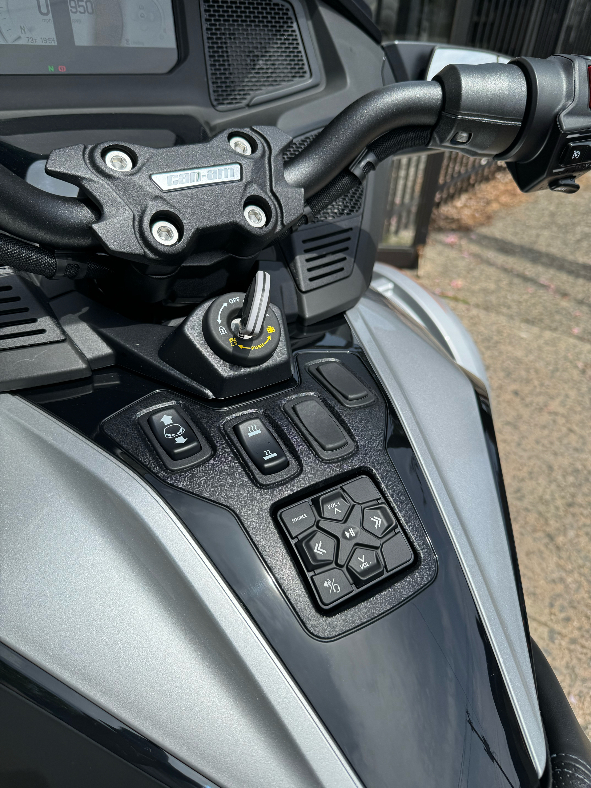 2023 Can-Am SPYDER RT GY in Mineola, New York - Photo 6