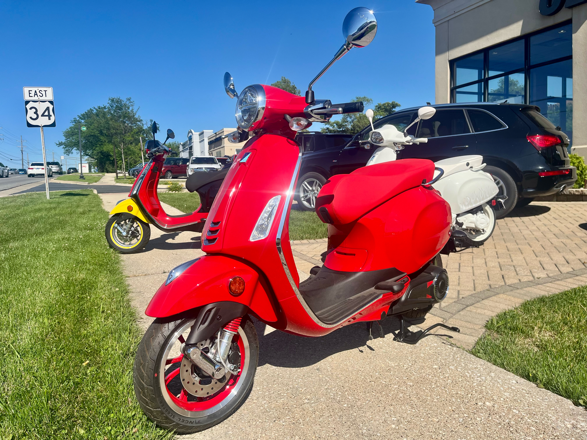 2023 Vespa Elettrica Red 70 in Downers Grove, Illinois - Photo 2