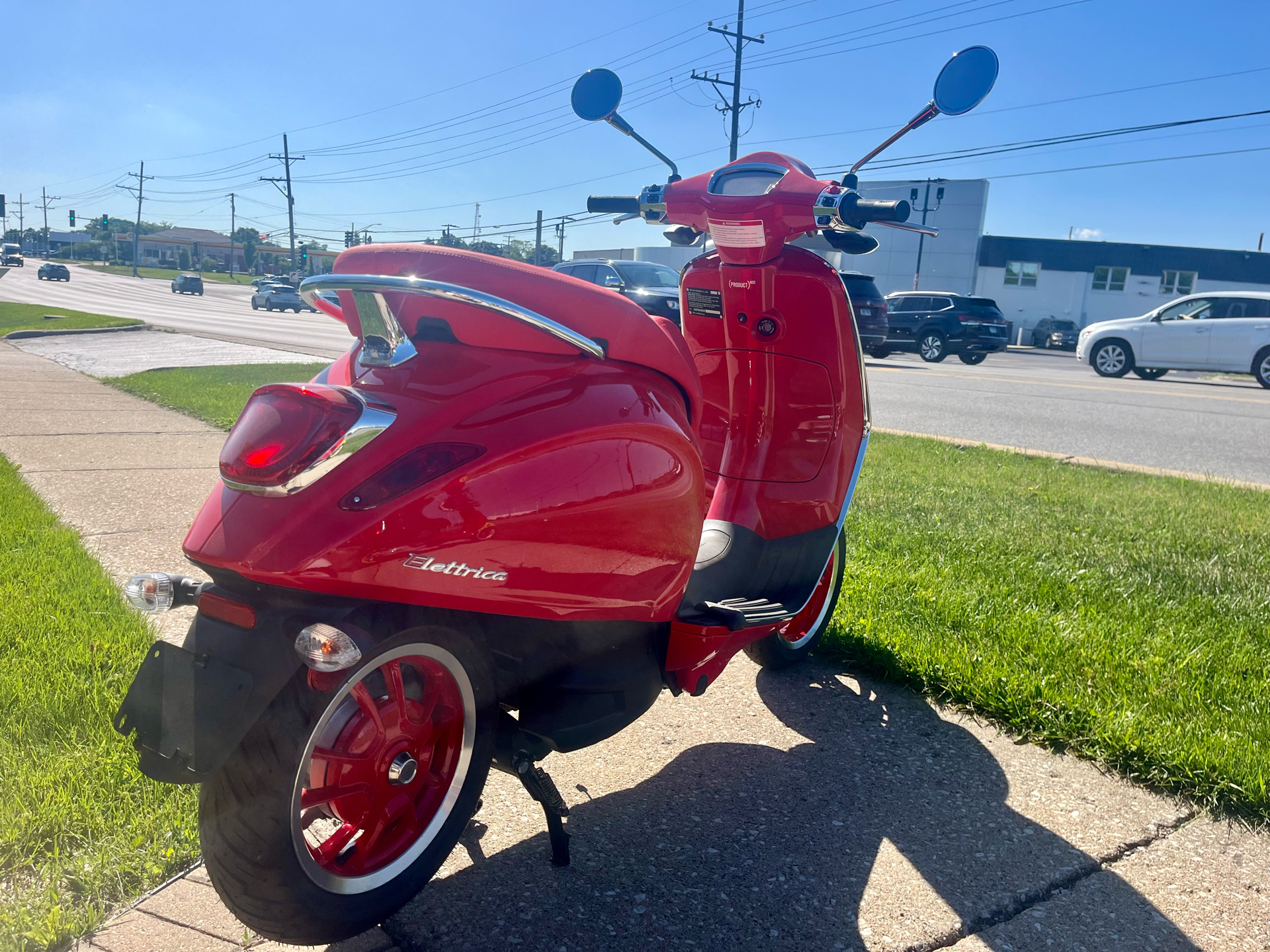 2023 Vespa Elettrica Red 70 in Downers Grove, Illinois - Photo 5