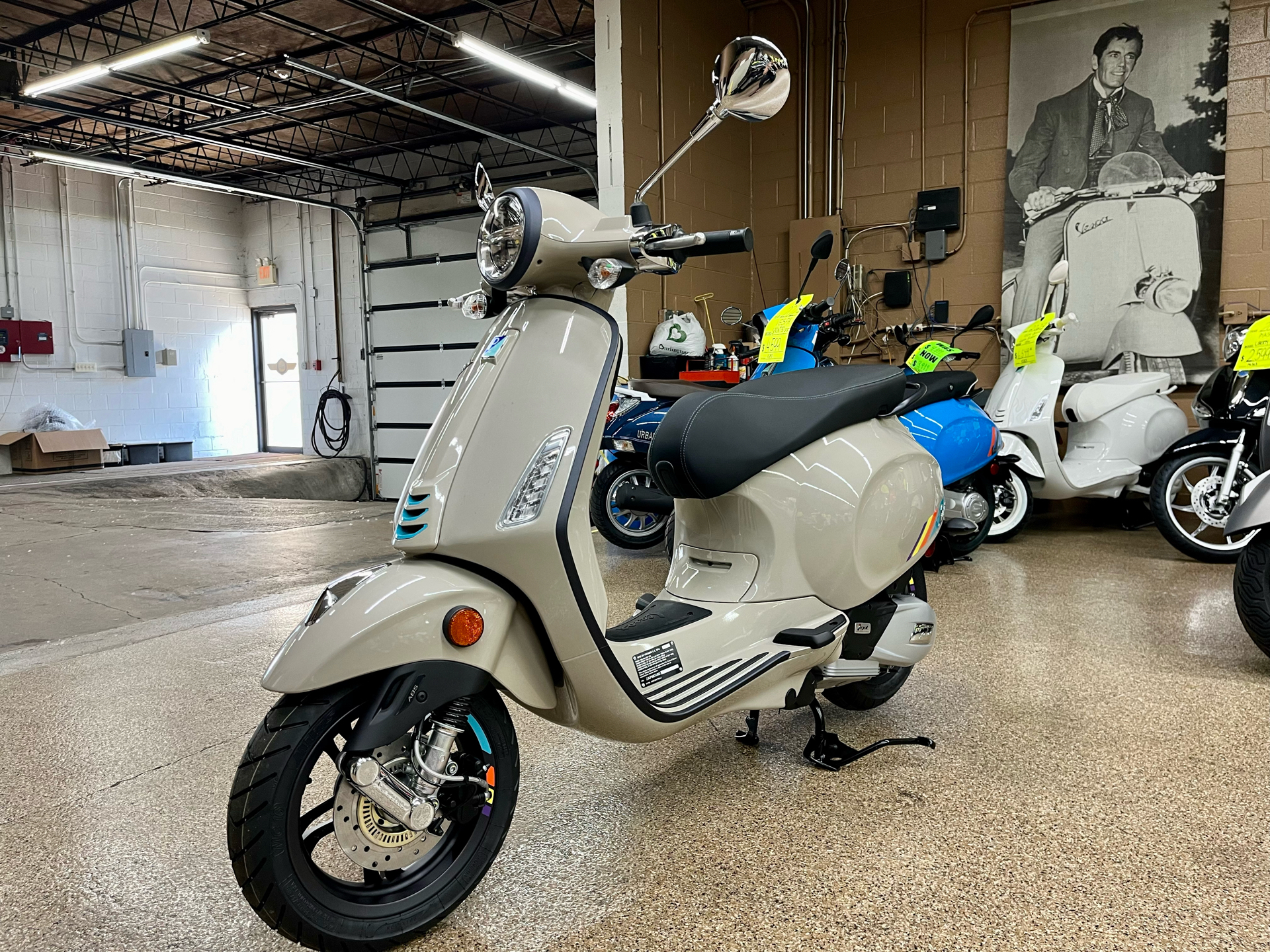 2024 Vespa Primavera 150 S in Downers Grove, Illinois - Photo 2