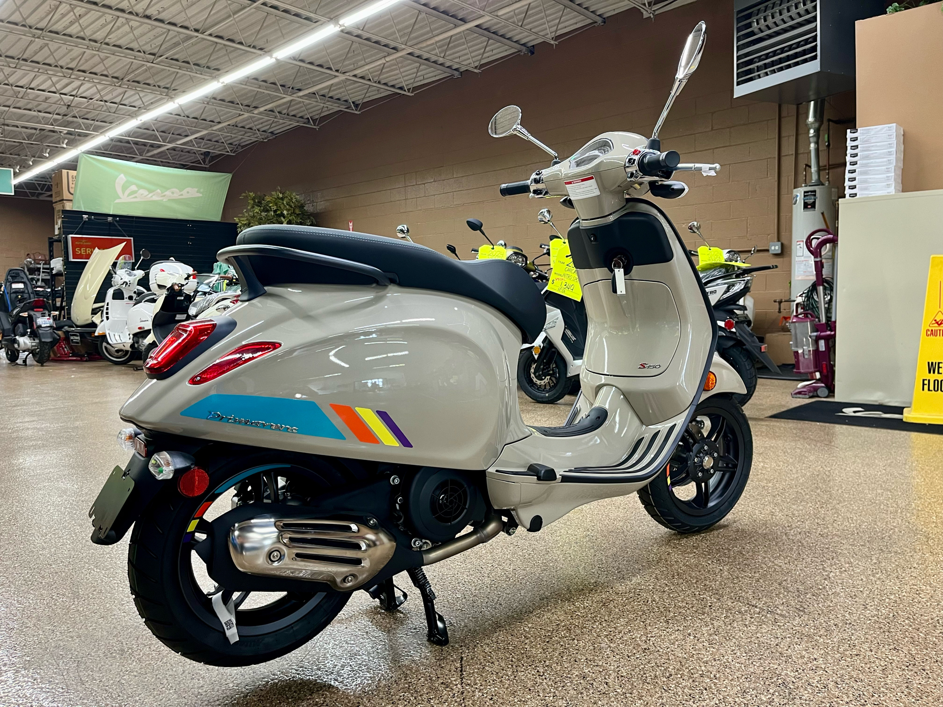 2024 Vespa Primavera 150 S in Downers Grove, Illinois - Photo 5