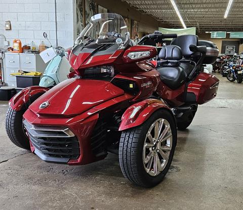 2016 Can-Am Spyder F3-T SE6 w/ Audio System in Downers Grove, Illinois - Photo 1