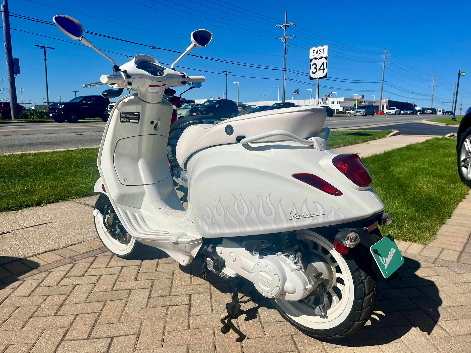 2023 Vespa Sprint 50 Justin Bieber x Vespa in Downers Grove, Illinois - Photo 4