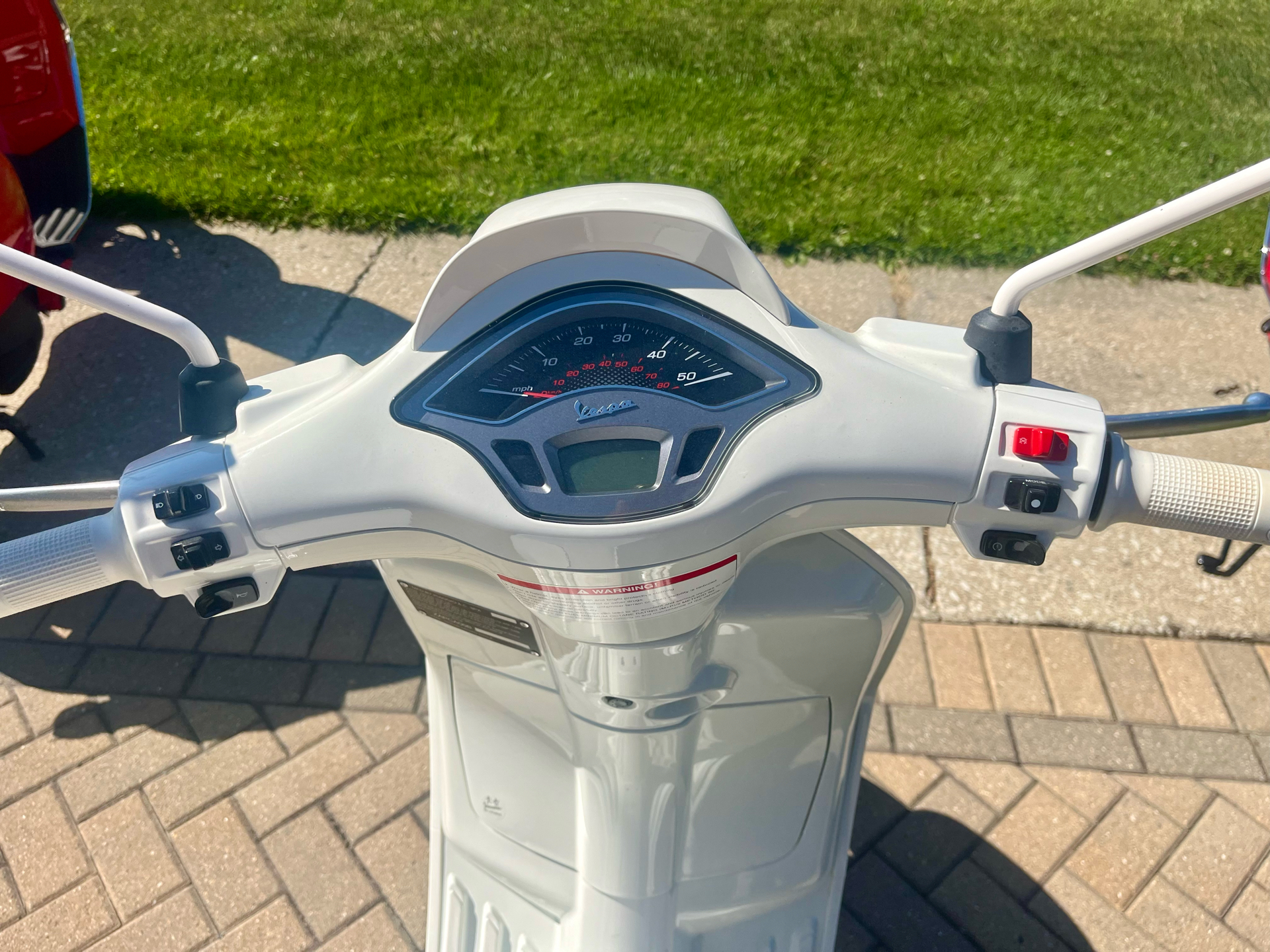 2023 Vespa Sprint 50 Justin Bieber x Vespa in Downers Grove, Illinois - Photo 6