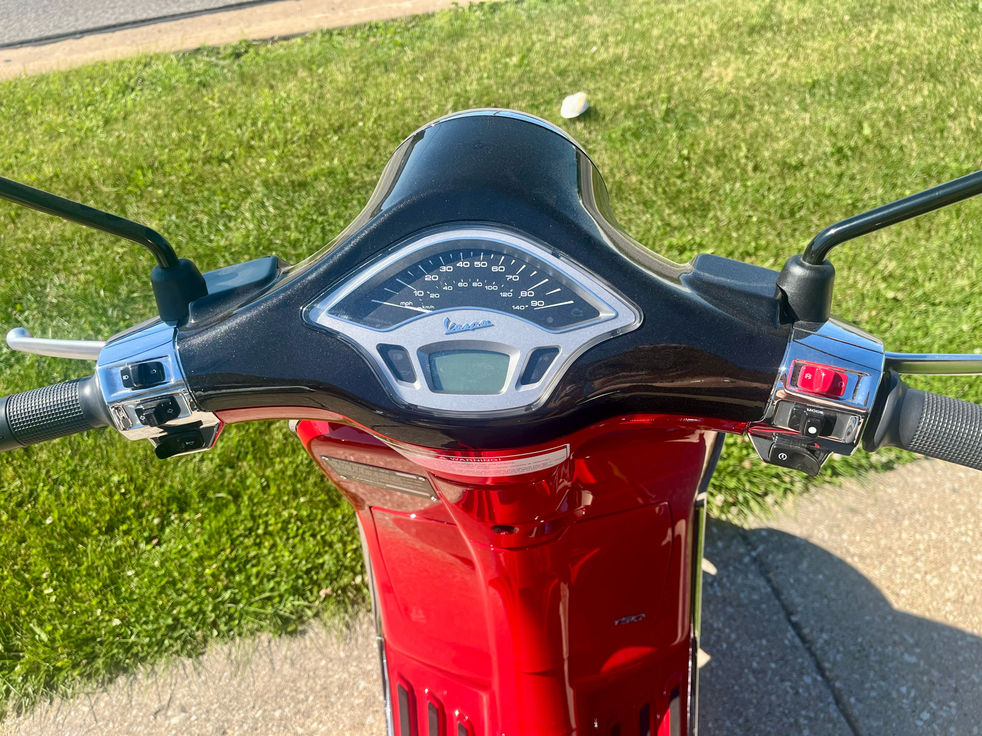 2023 Vespa Primavera 150 Disney Mickey Mouse Edition By Vespa in Downers Grove, Illinois - Photo 6