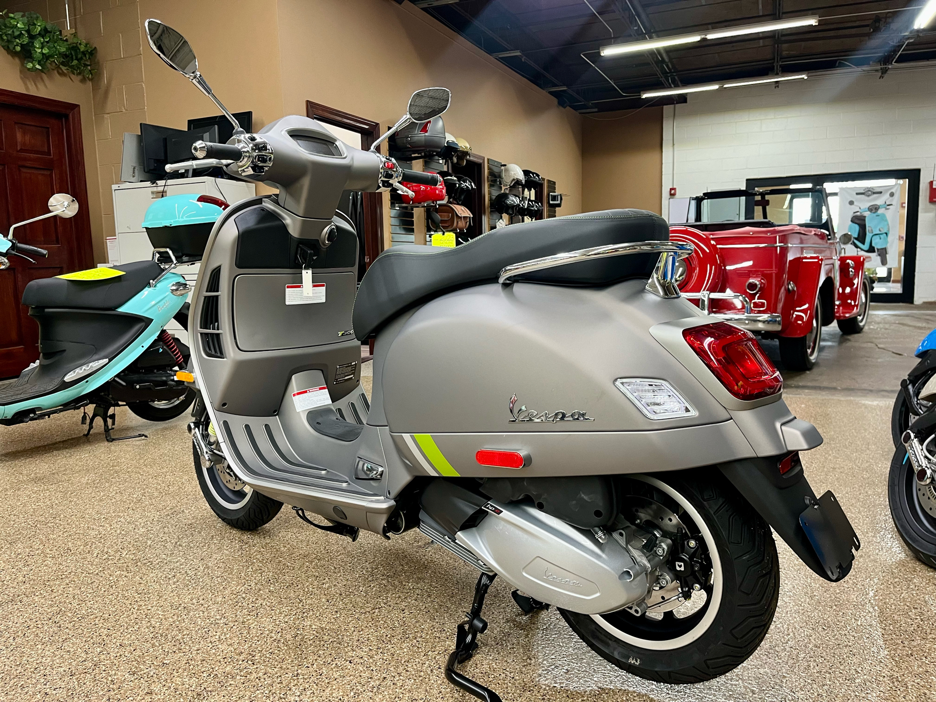 2024 Vespa GTS Super 300 Tech in Downers Grove, Illinois - Photo 4