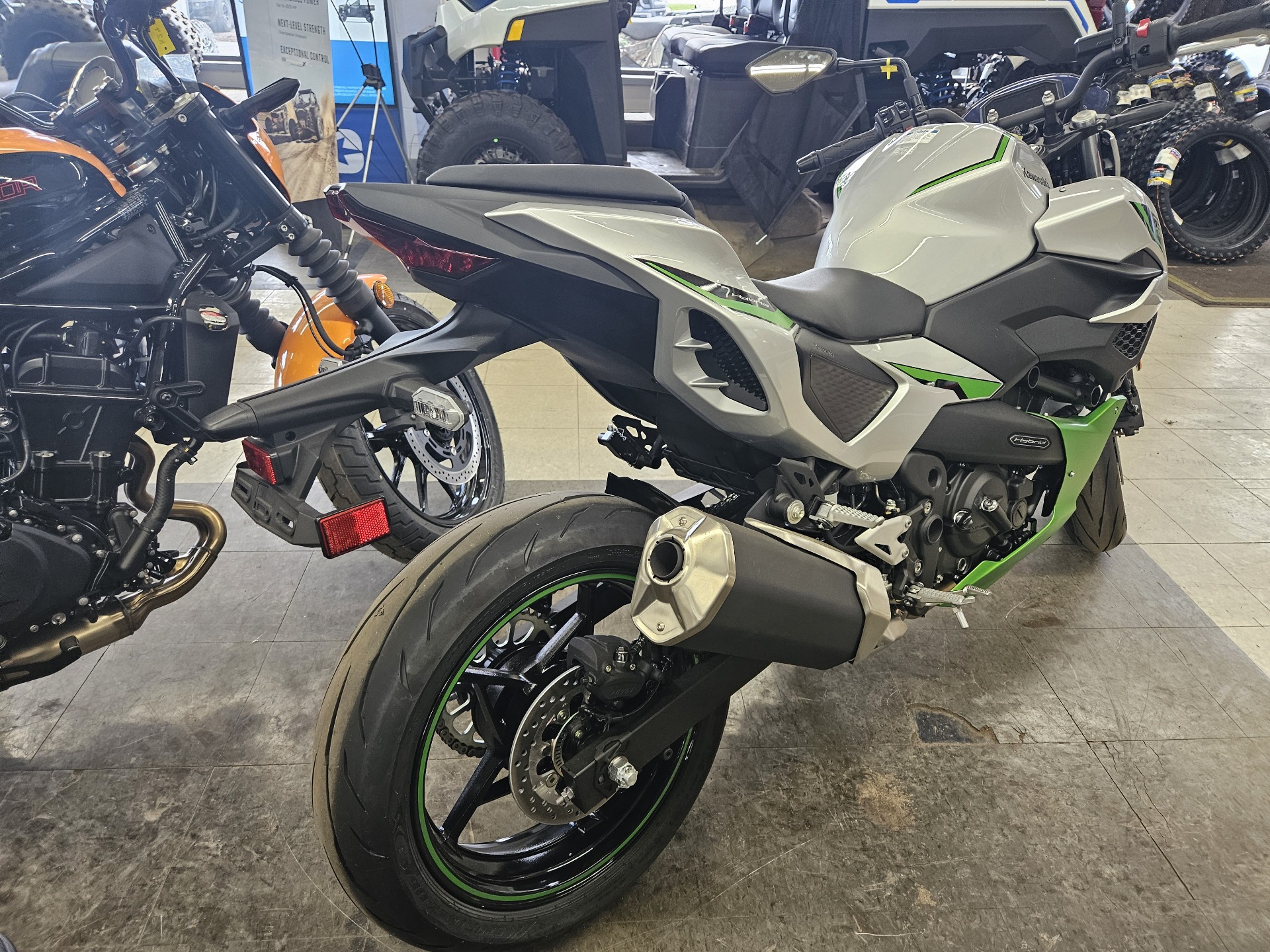 2024 Kawasaki Ninja 7 Hybrid ABS in New Hudson, Michigan - Photo 3