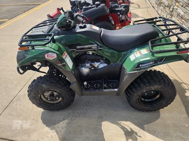 2025 Kawasaki Brute Force 300 in New Hudson, Michigan - Photo 2