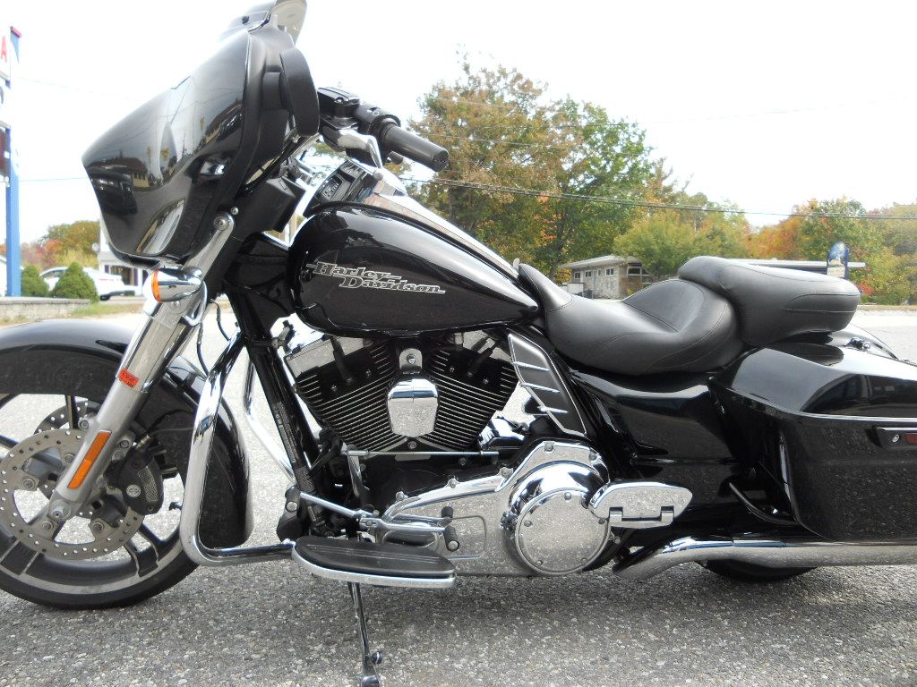 2014 Harley-Davidson Street Glide® in Derry, New Hampshire - Photo 5