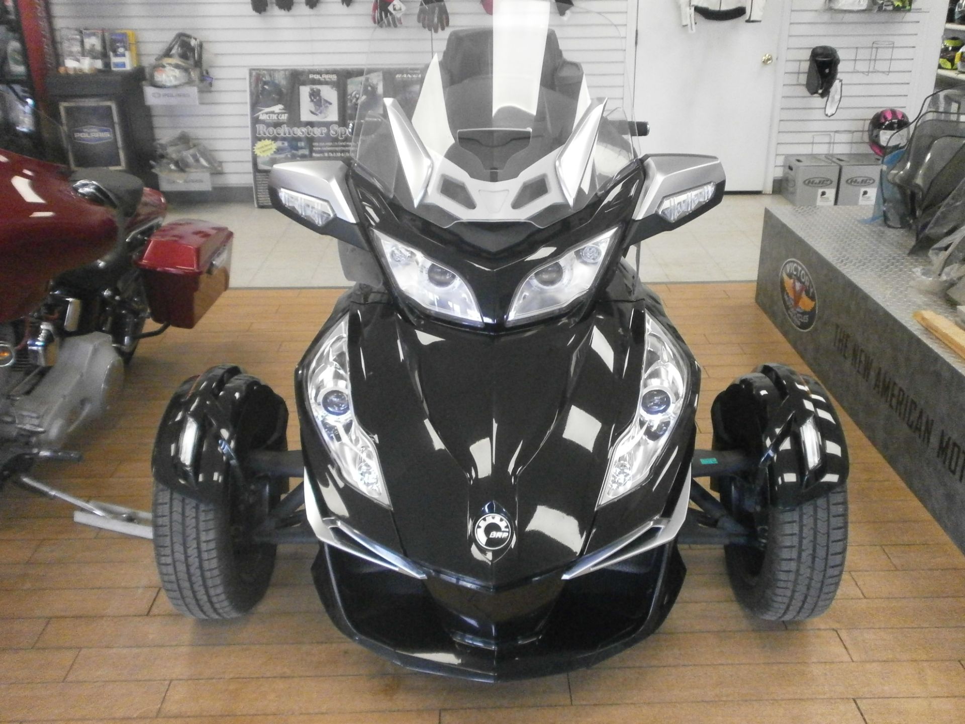 2015 Can-Am Spyder® RT SE6 in Barrington, New Hampshire - Photo 2