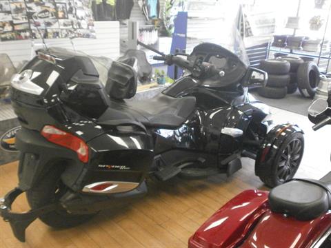 2015 Can-Am Spyder® RT SE6 in Barrington, New Hampshire - Photo 4