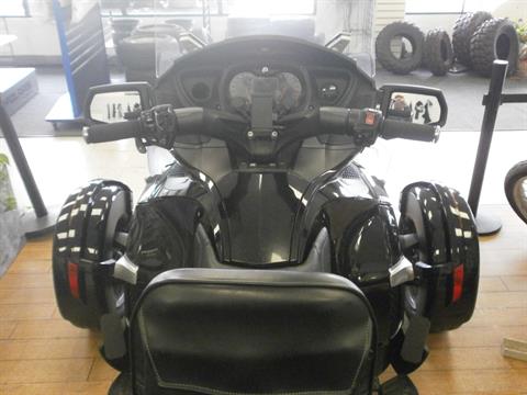 2015 Can-Am Spyder® RT SE6 in Barrington, New Hampshire - Photo 6