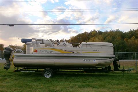 2008 Sun Tracker PARTY BARGE 21 Signature Series in Barrington, New Hampshire