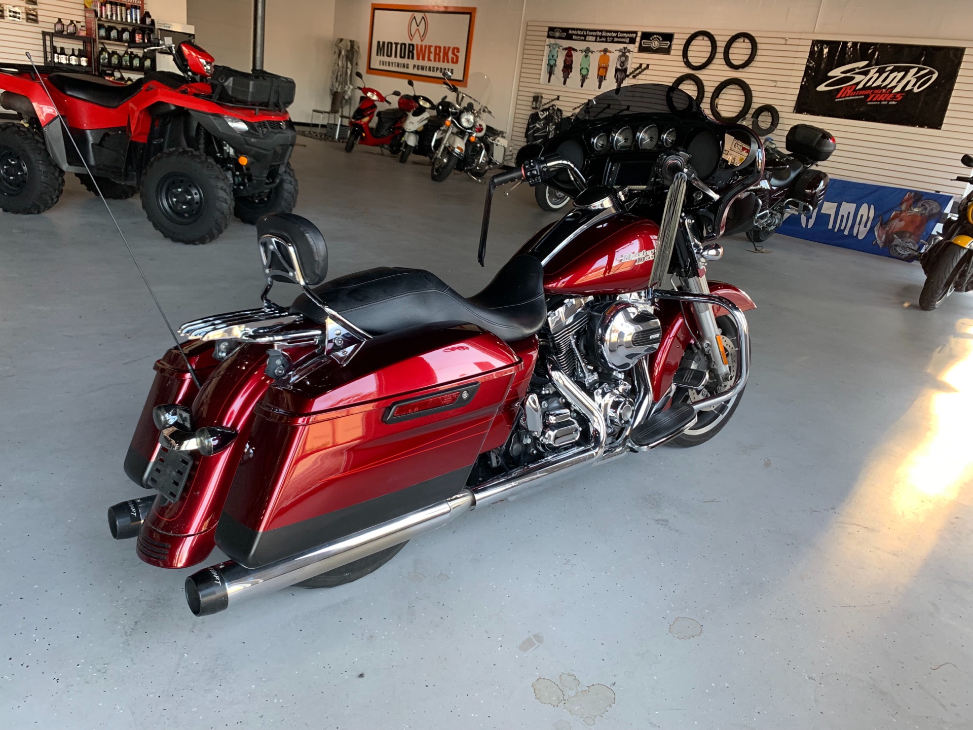 2016 street glide red