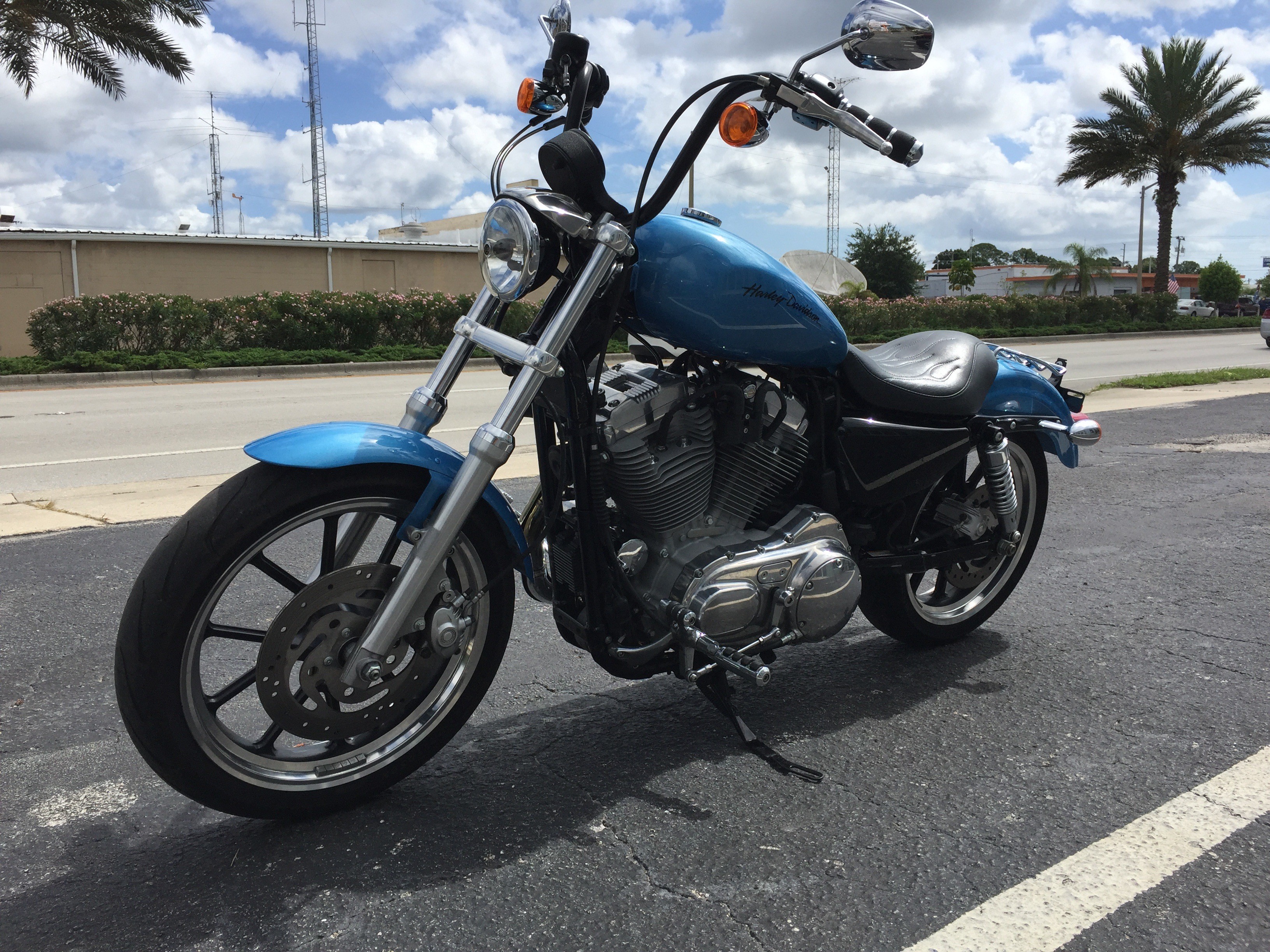2011 Harley-Davidson Sportster® 883 SuperLow™ in Cocoa, Florida - Photo 2
