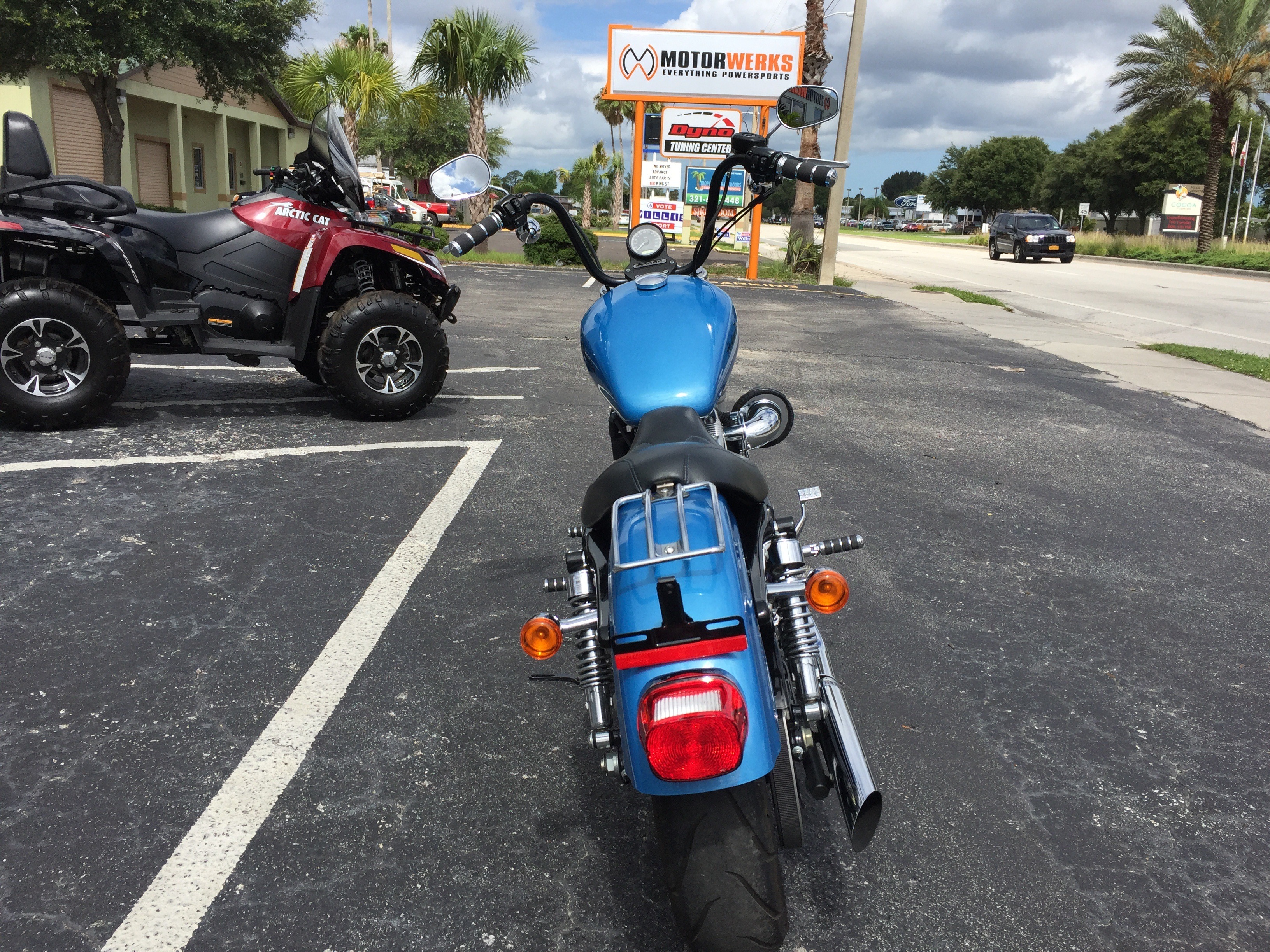 2011 Harley-Davidson Sportster® 883 SuperLow™ in Cocoa, Florida - Photo 9