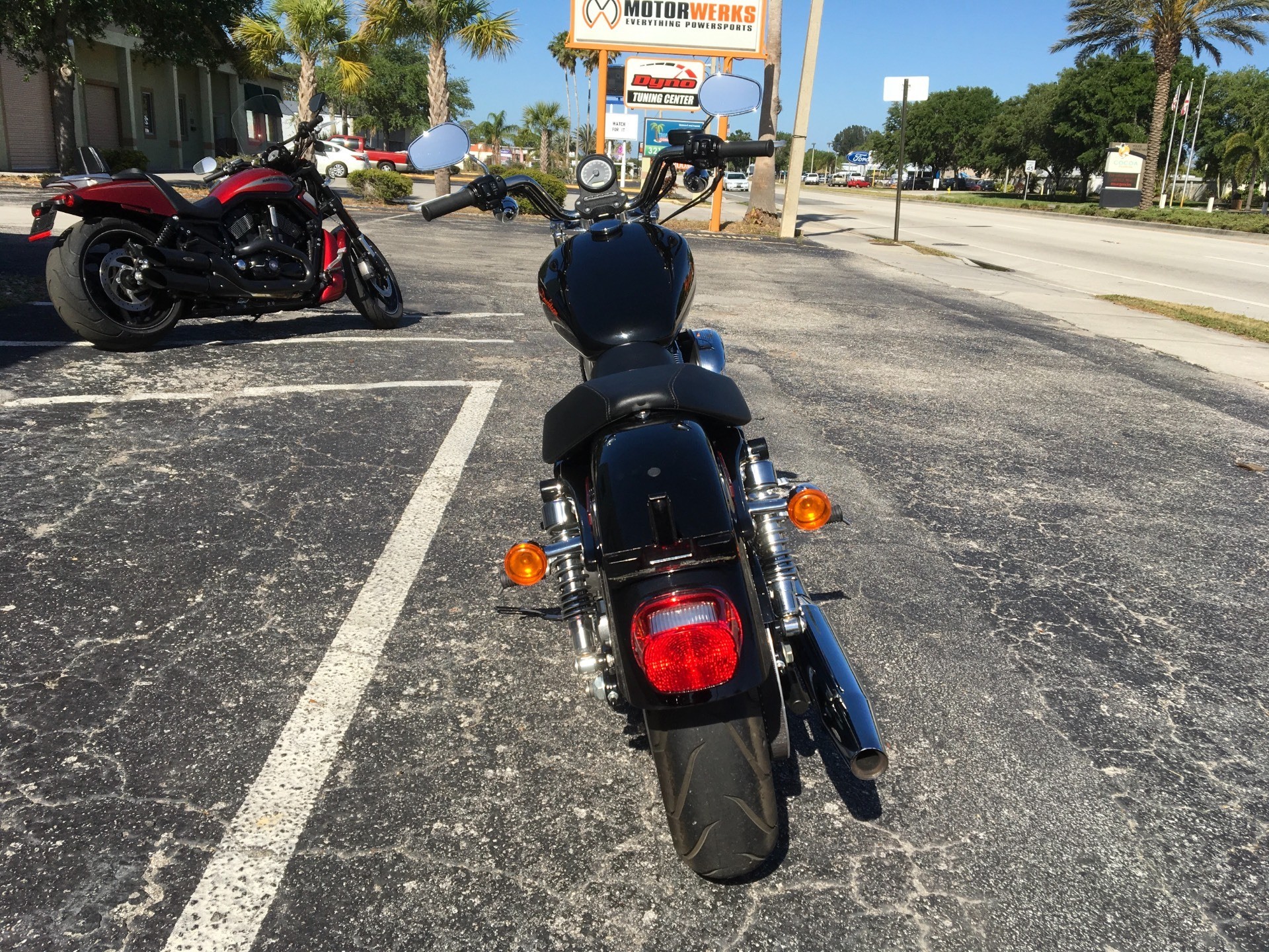 2013 Harley-Davidson Sportster® 883 SuperLow® in Cocoa, Florida - Photo 8