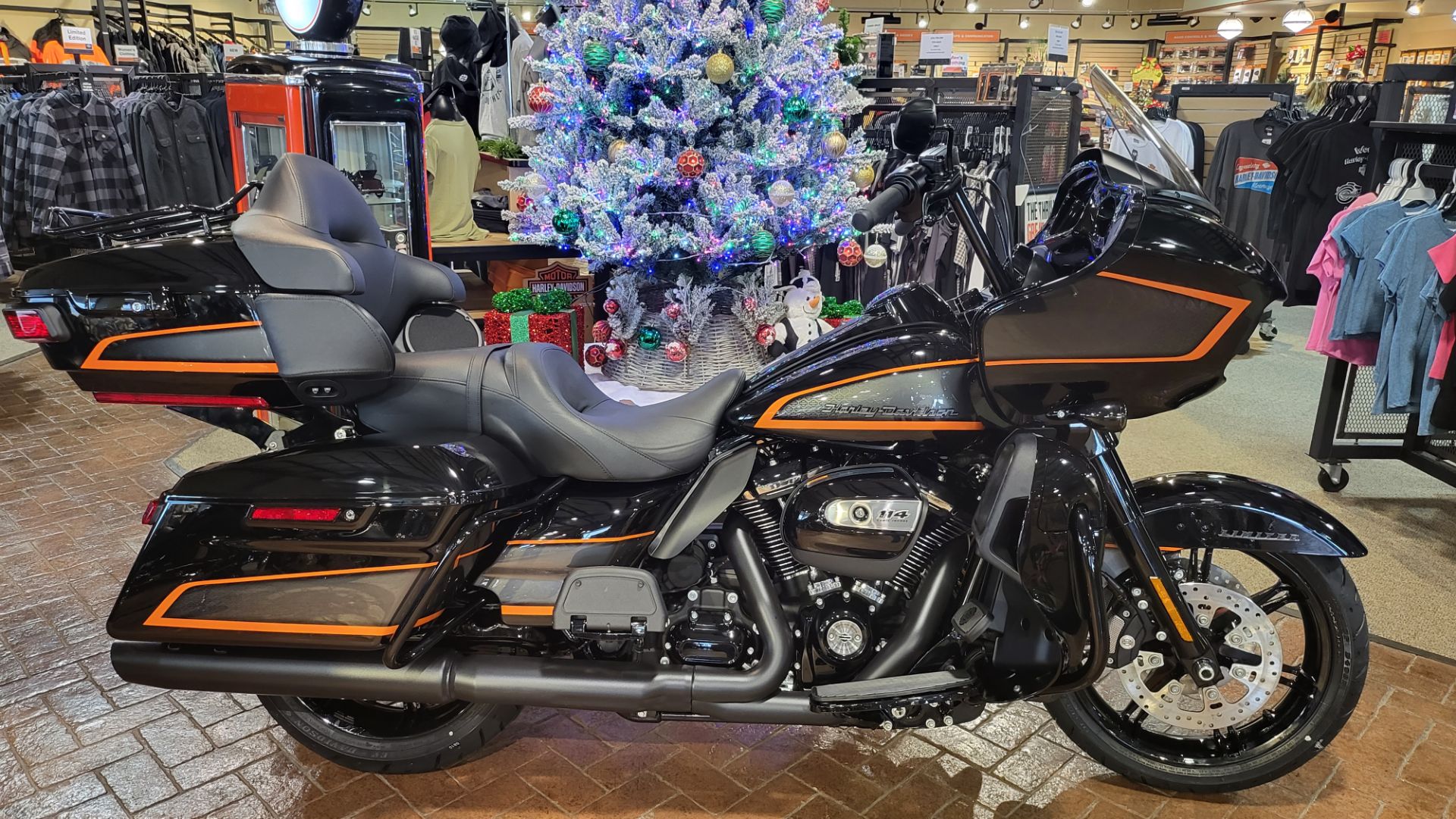 2022 Harley-Davidson Road Glide® Limited in Rock Falls, Illinois - Photo 2