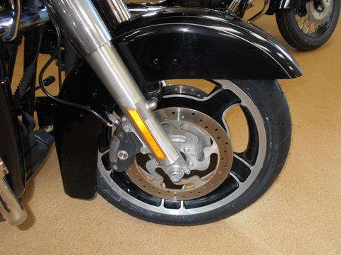 2013 Harley-Davidson Road Glide® Custom in Mauston, Wisconsin - Photo 3