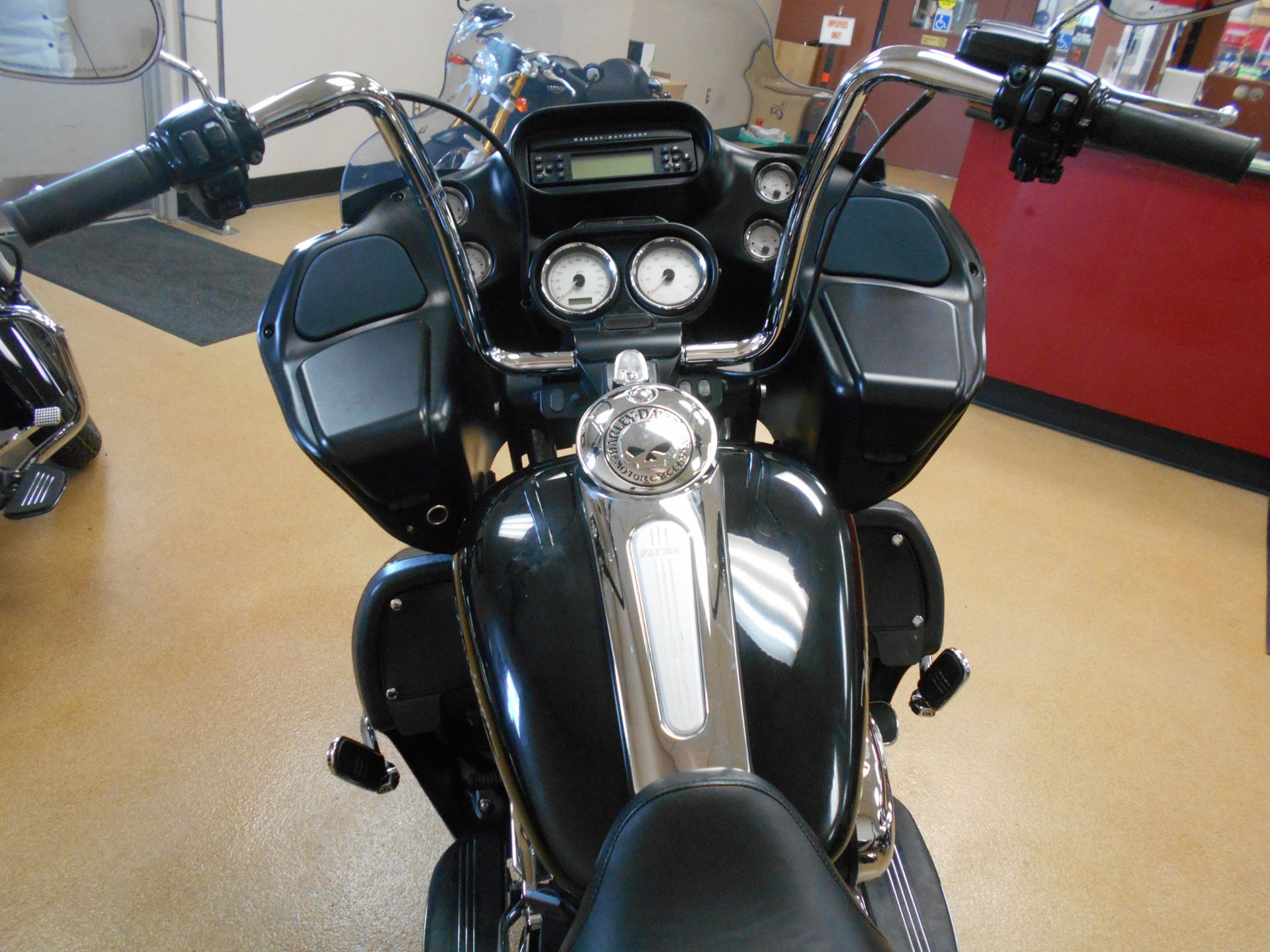 2013 Harley-Davidson Road Glide® Custom in Mauston, Wisconsin - Photo 7