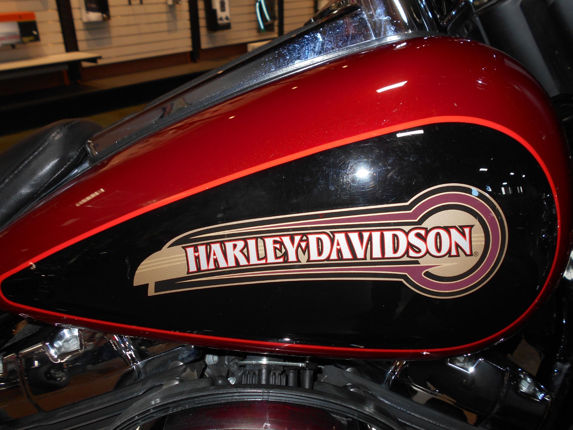 2006 Harley-Davidson Electra Glide® Classic in Mauston, Wisconsin - Photo 2