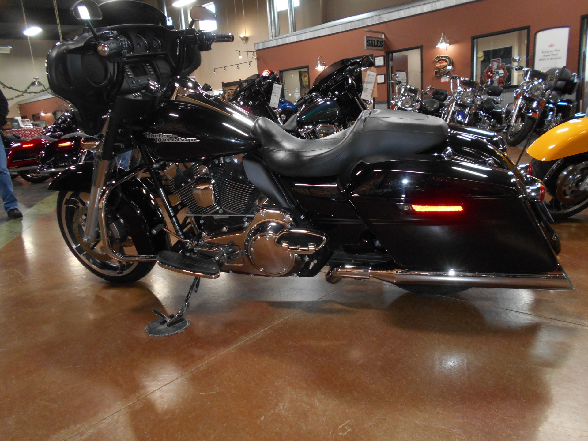 2014 Harley-Davidson Street Glide® in Mauston, Wisconsin - Photo 8