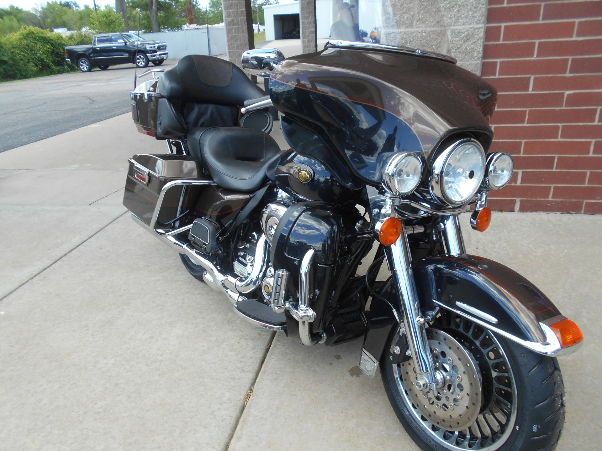 2013 Harley-Davidson Electra Glide® Ultra Limited 110th Anniversary Edition in Mauston, Wisconsin - Photo 4
